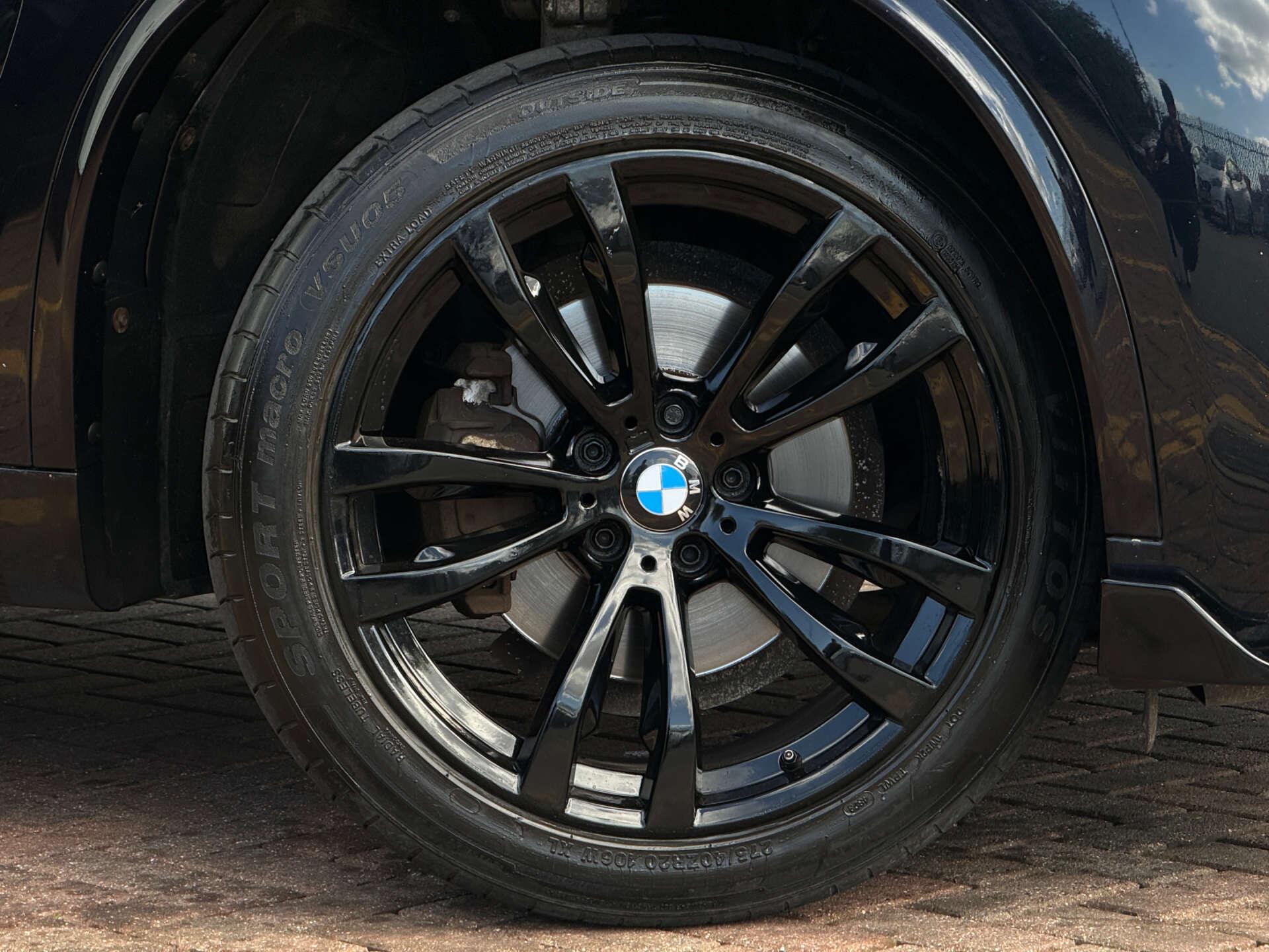 BMW X5 view 12