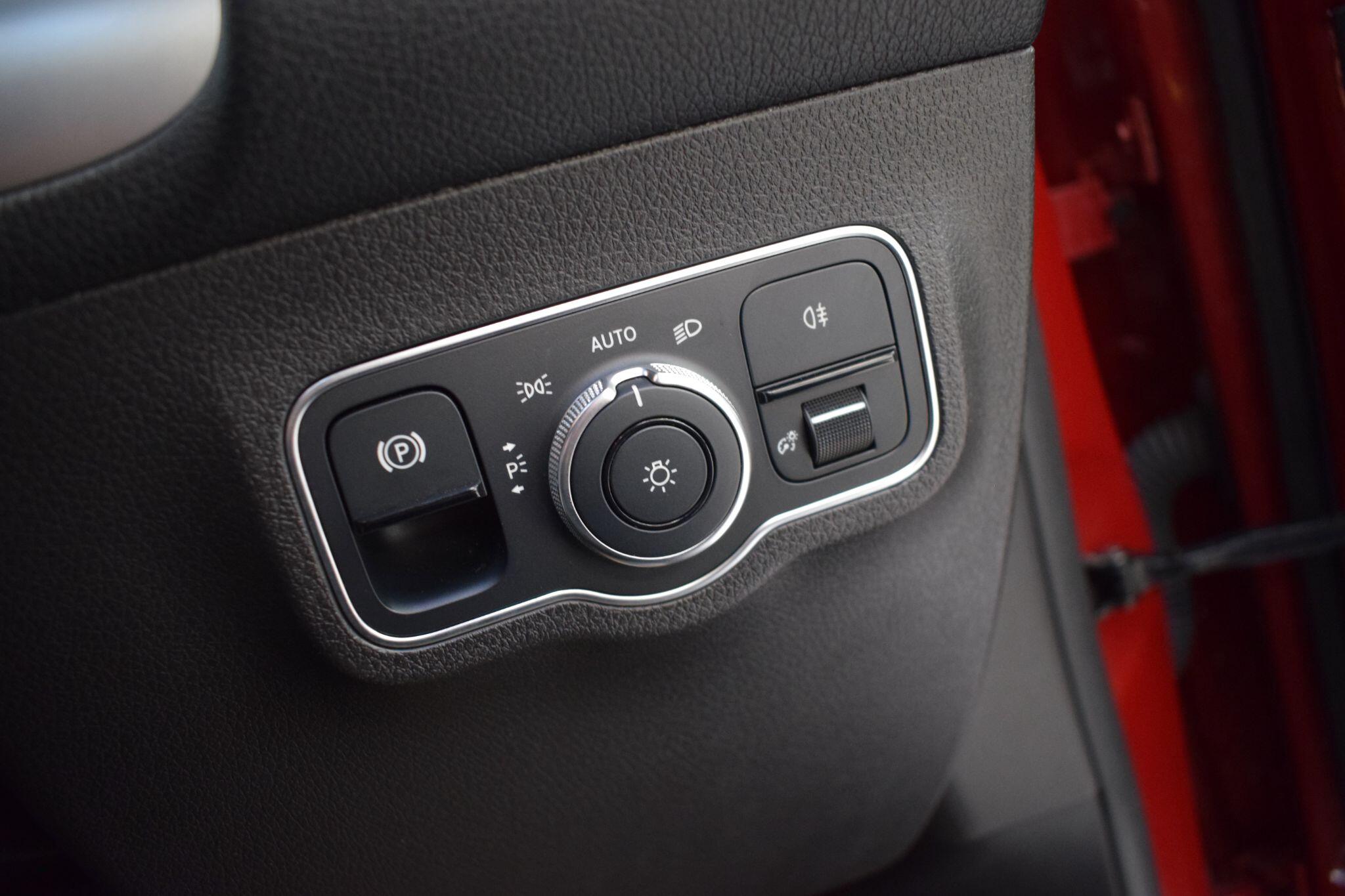 Mercedes-Benz GLB view 12