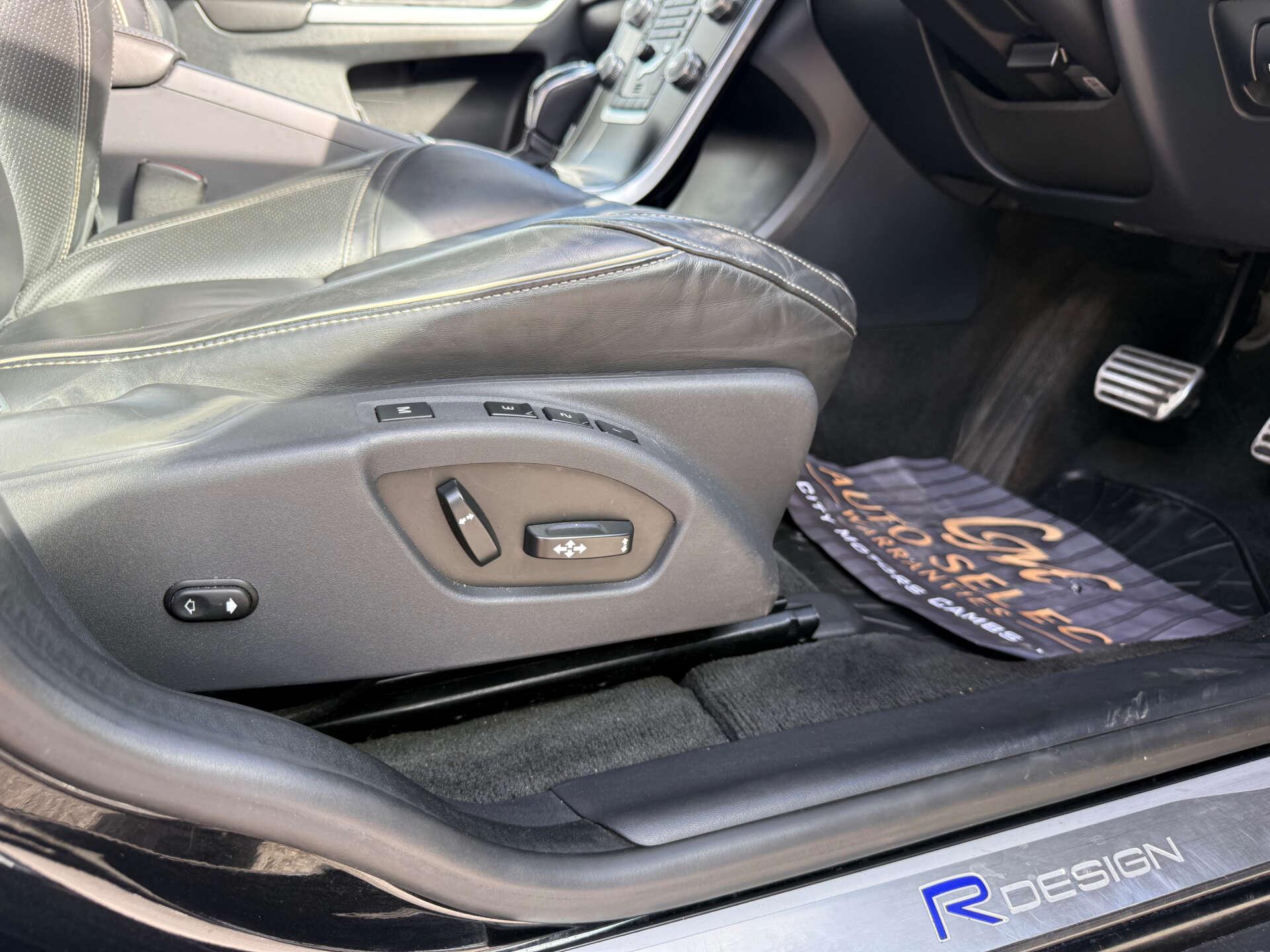 Volvo XC60 view 45
