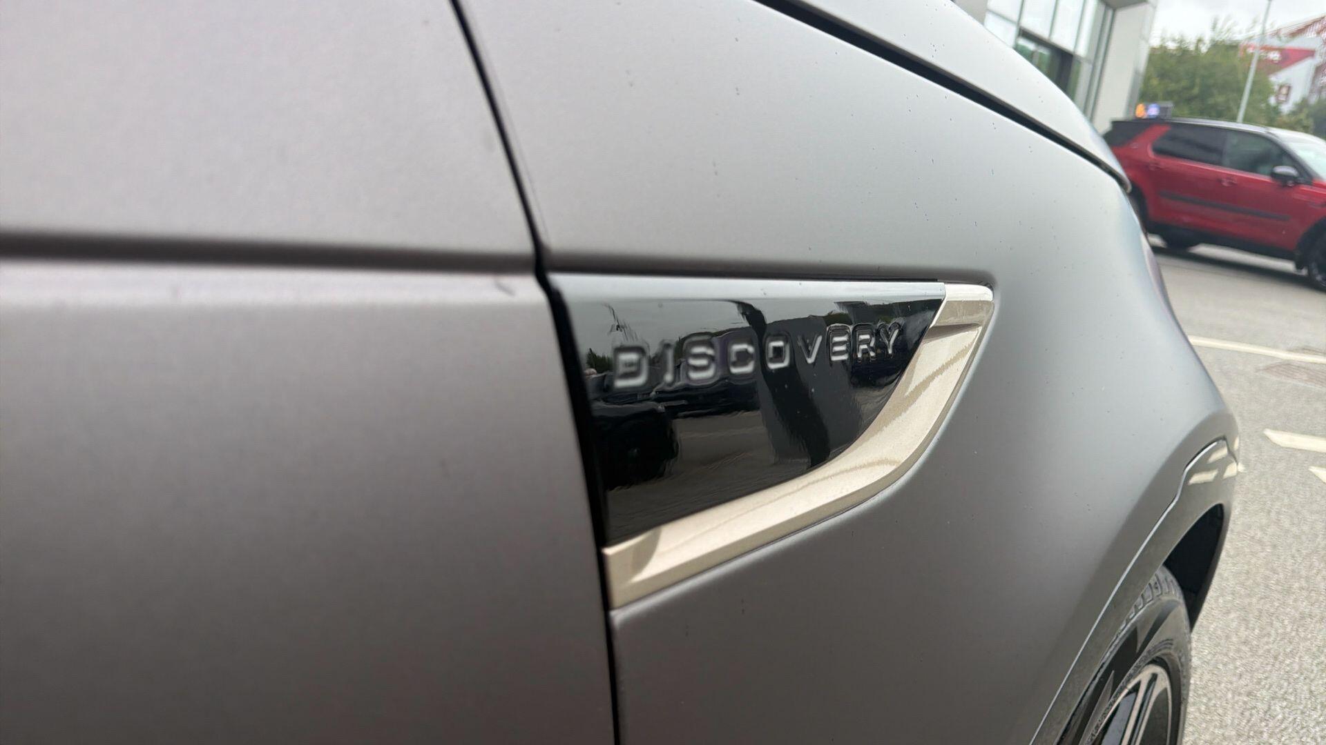 Land Rover Discovery view 40