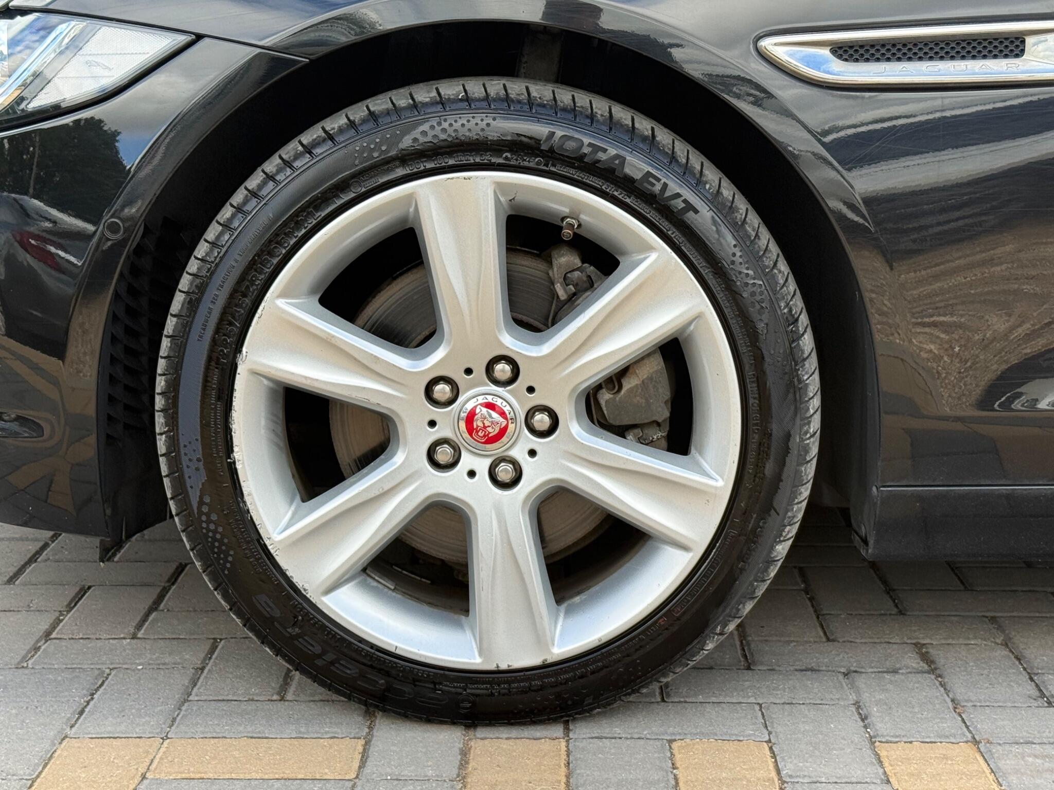 Jaguar Xe view 14