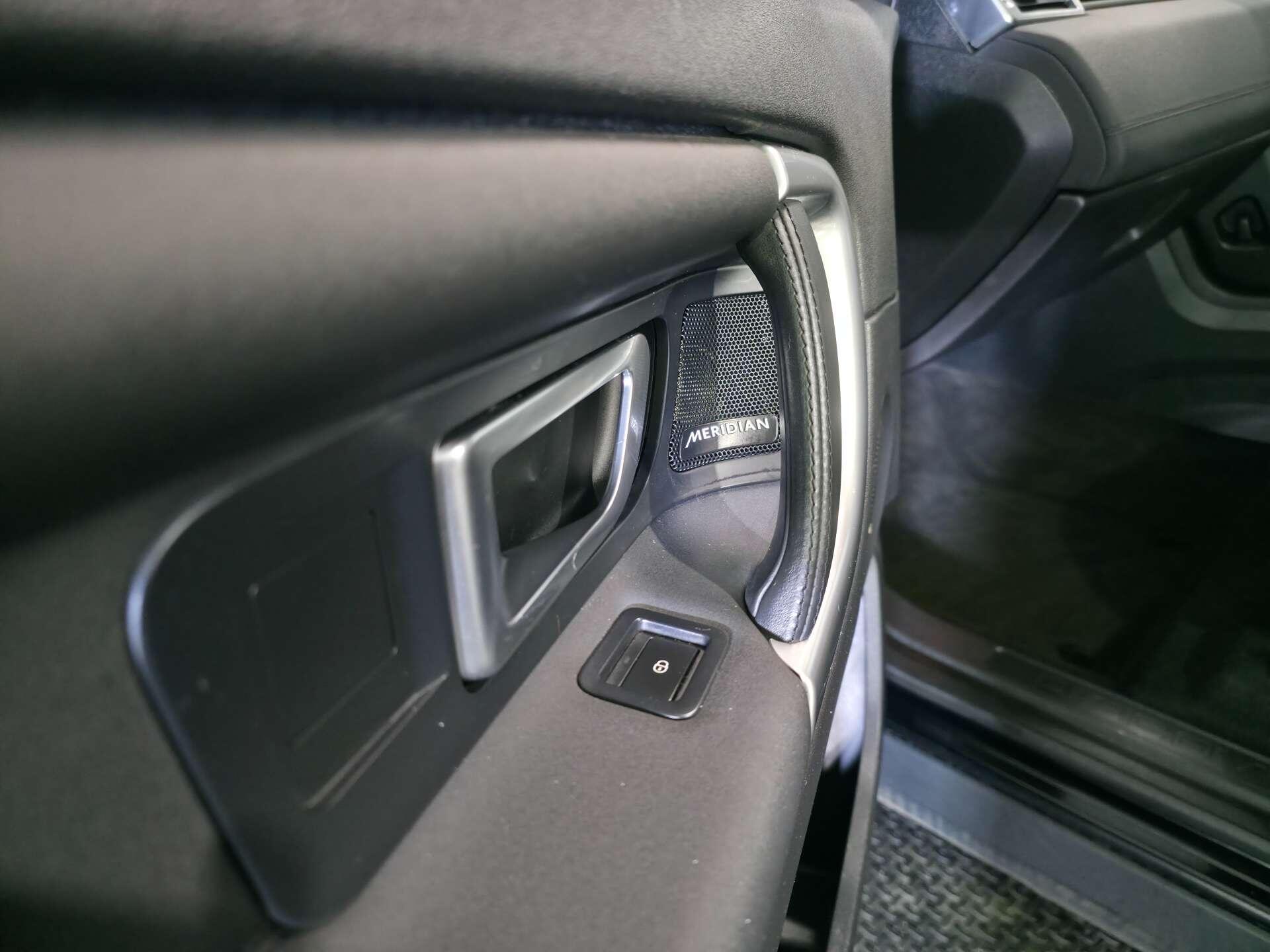 Land Rover Discovery Sport view 63