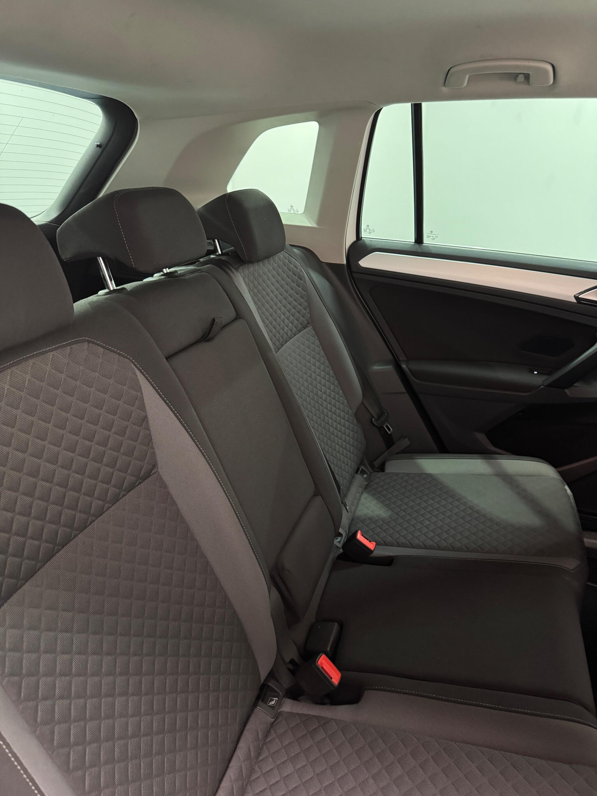 Volkswagen Tiguan view 13