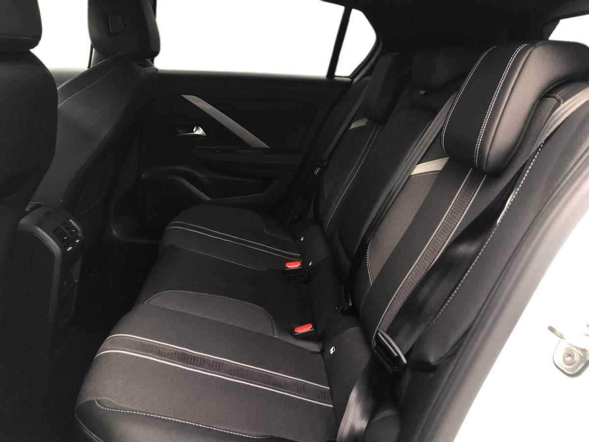Vauxhall Astra view 7