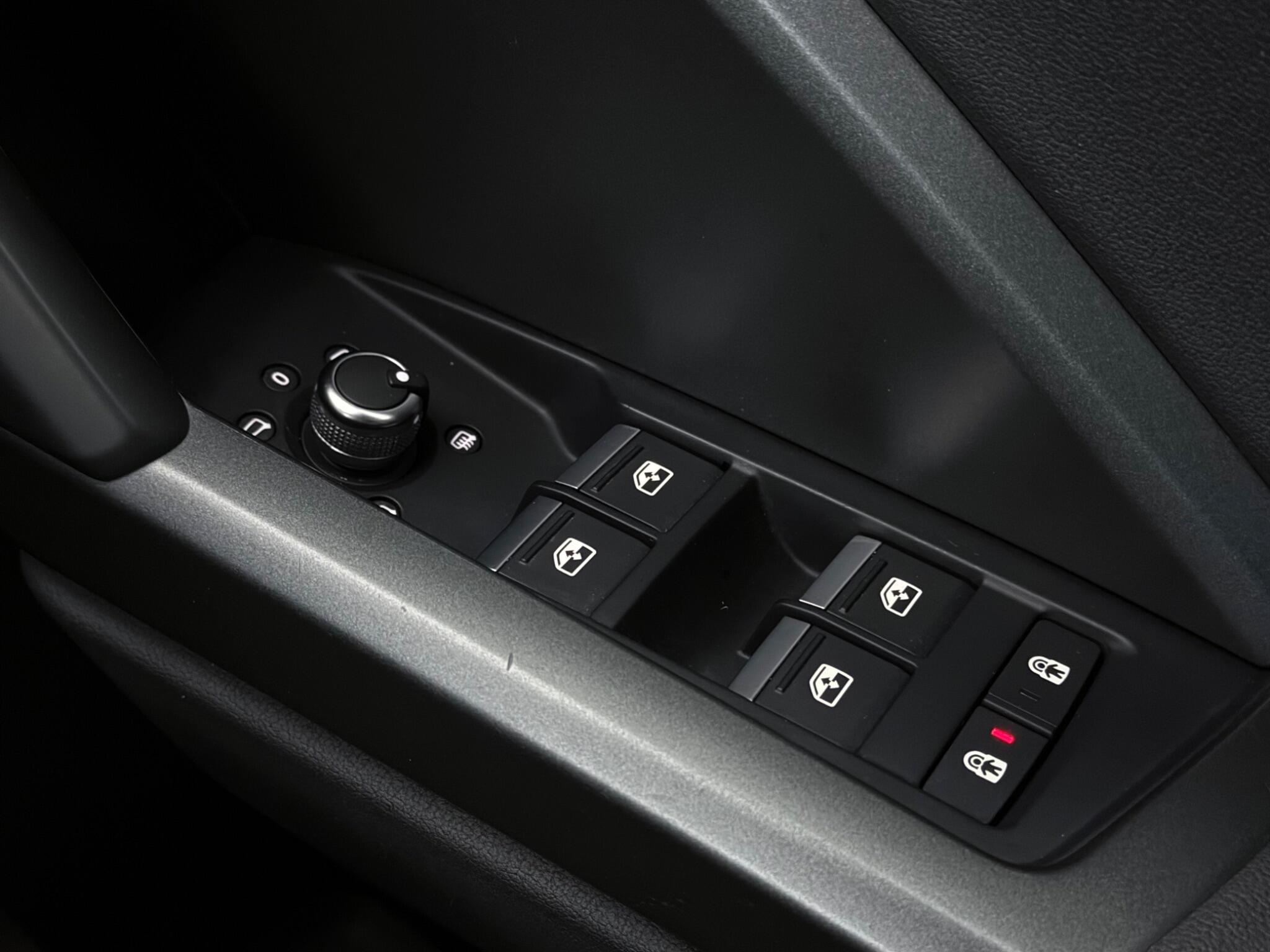 Audi Q3 view 19