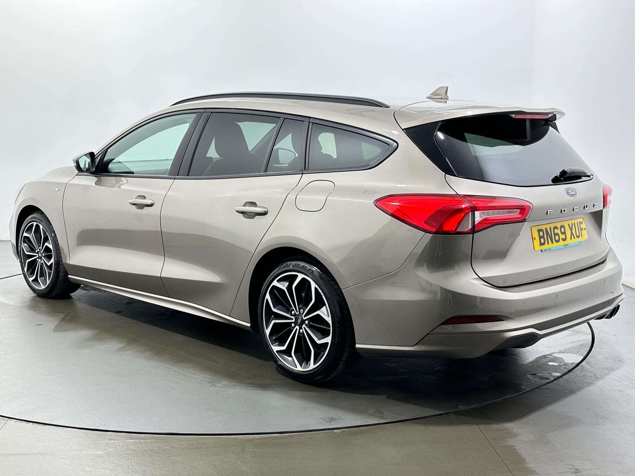 Ford Focus view 6