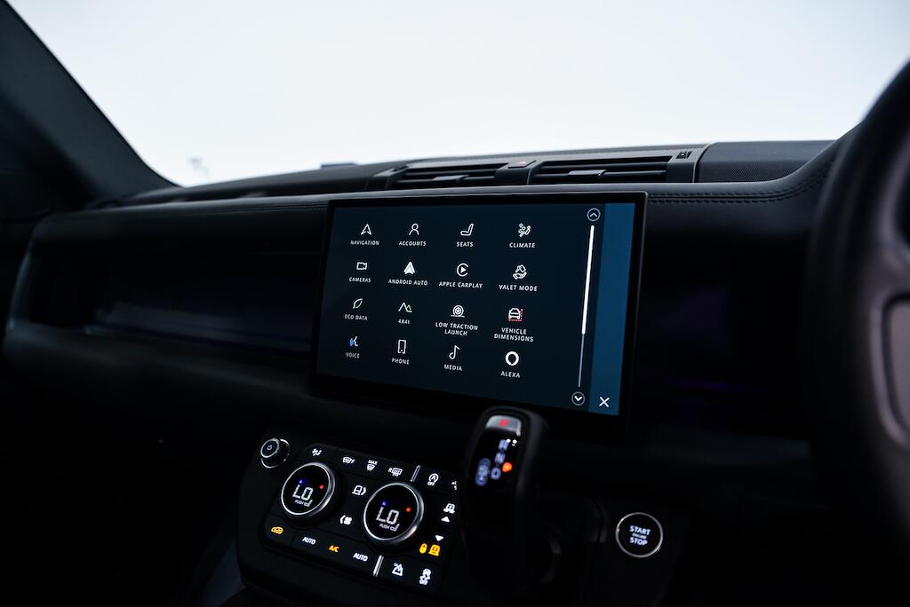 Land Rover Defender view 22