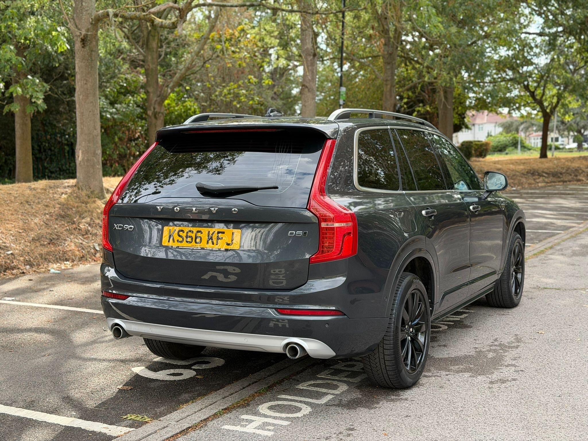 Volvo XC90 view 4