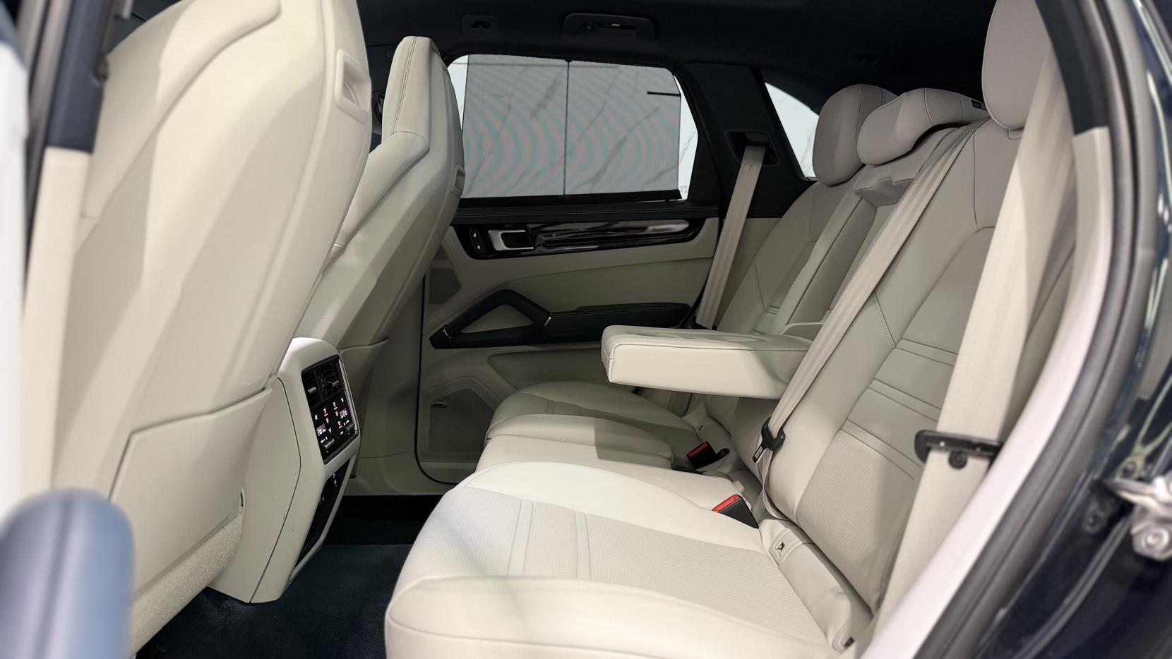 Porsche Cayenne view 10