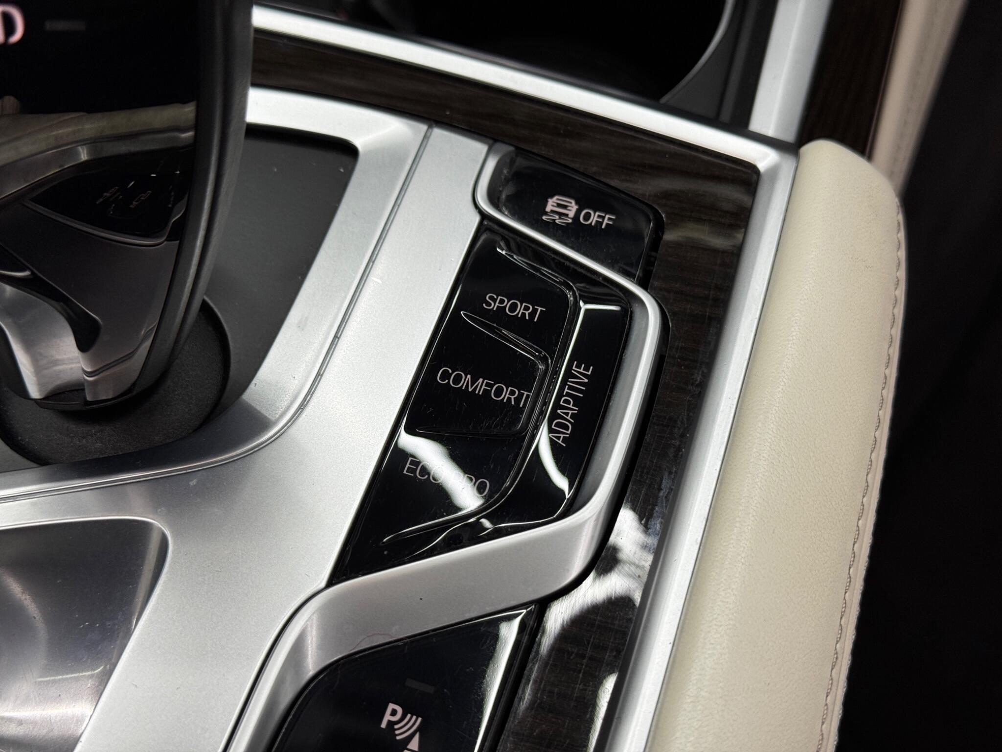 BMW 7 Series view 29