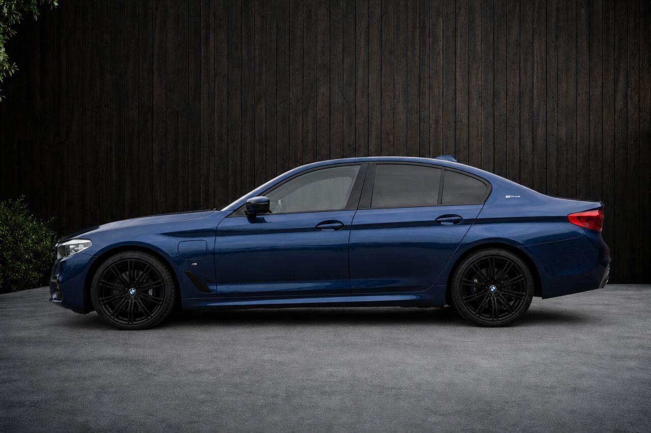 BMW 5 Series view 8