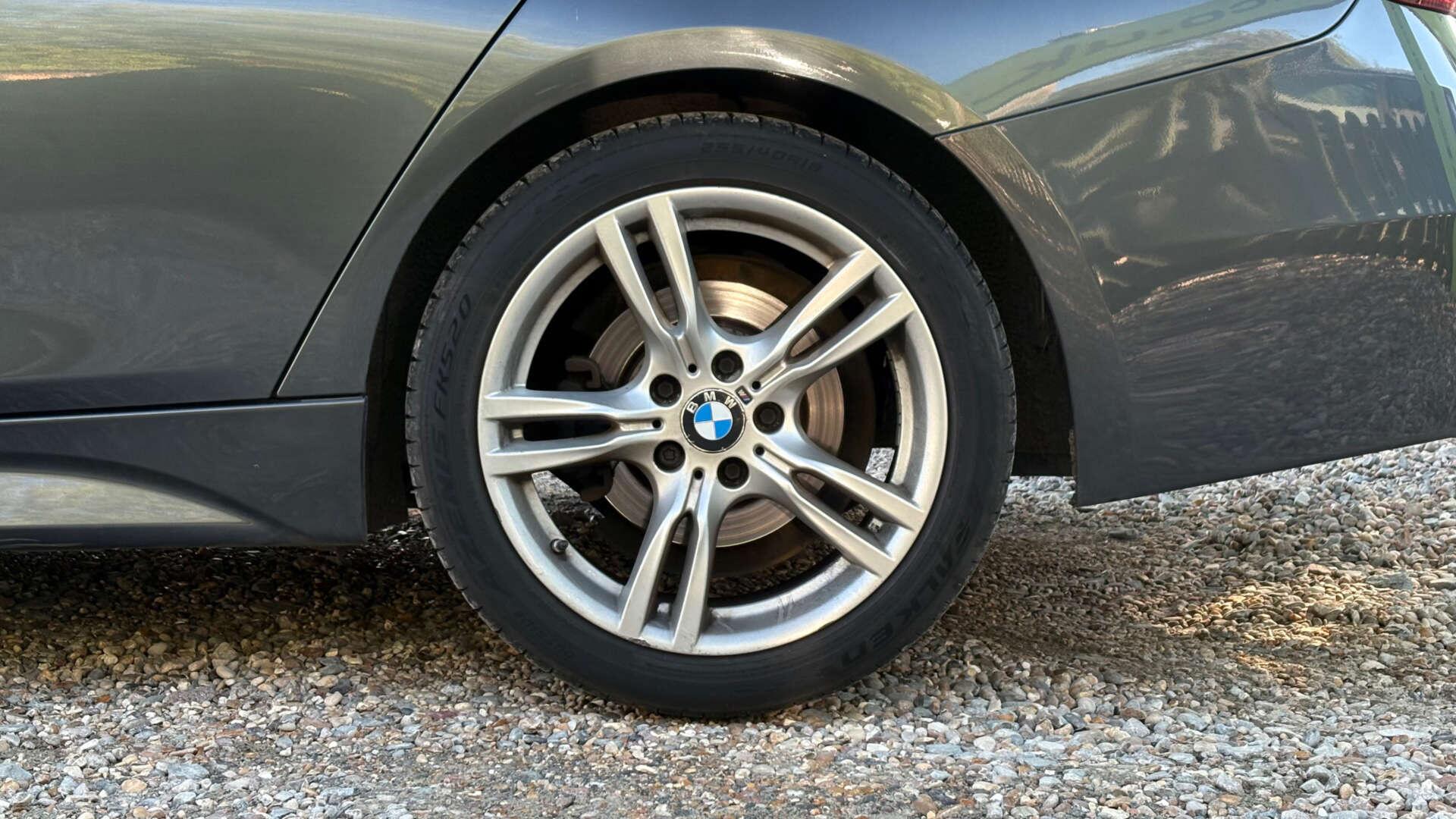 BMW 3 Series view 36
