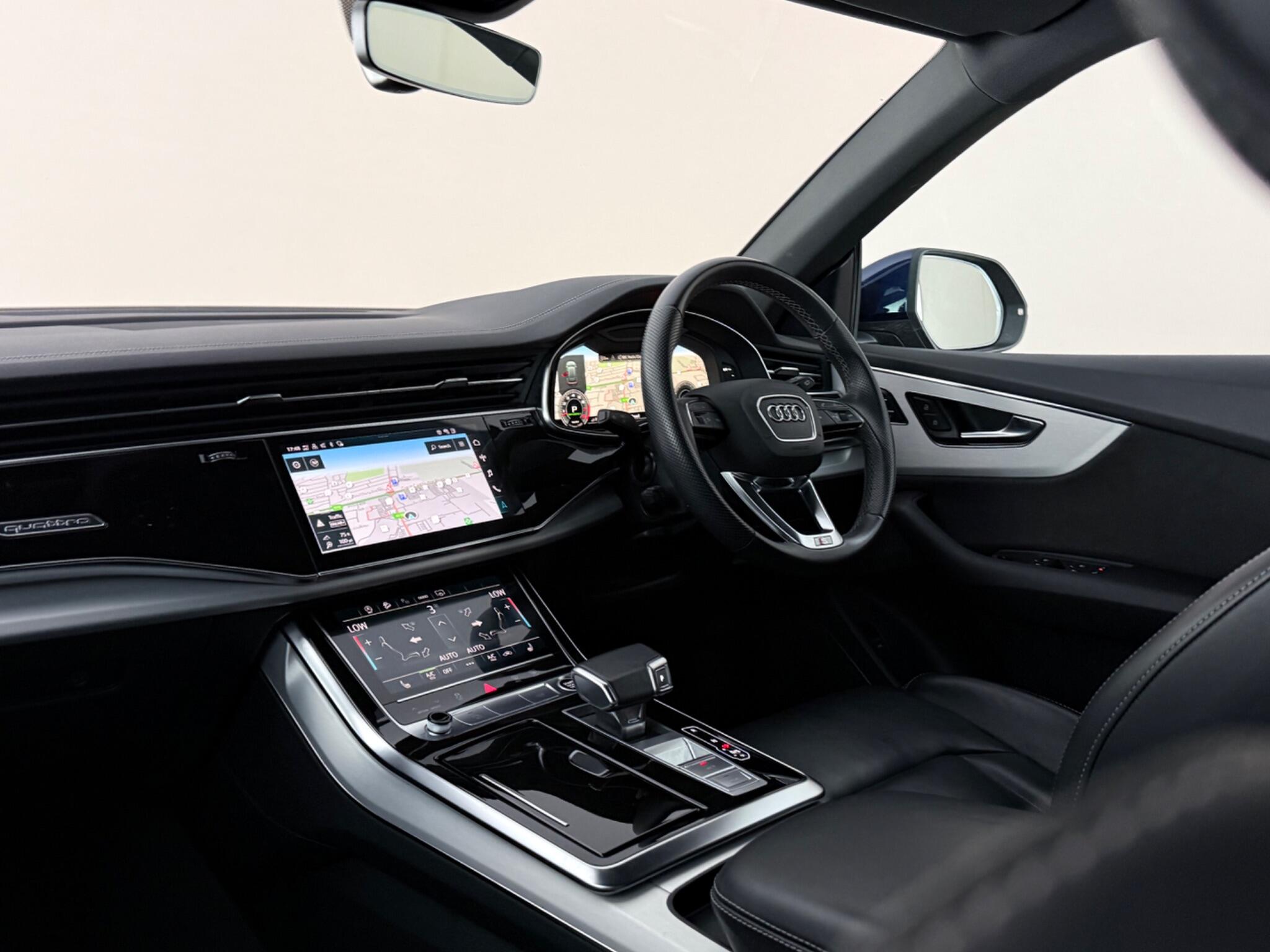 Audi Q8 view 4