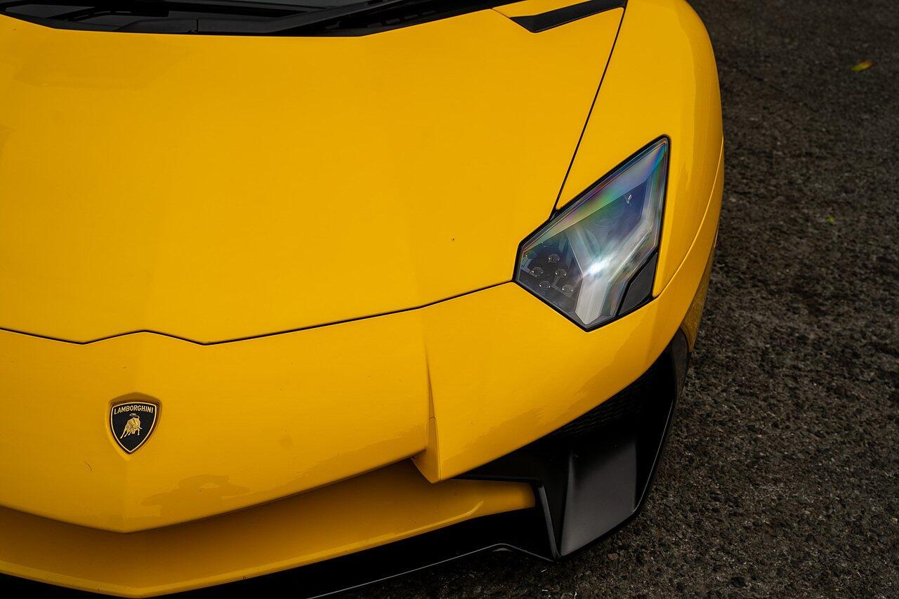 Lamborghini Aventador view 43