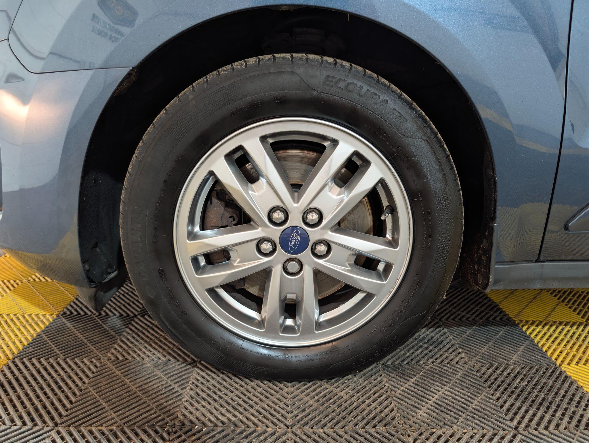 Ford Grand Tourneo Connect view 47