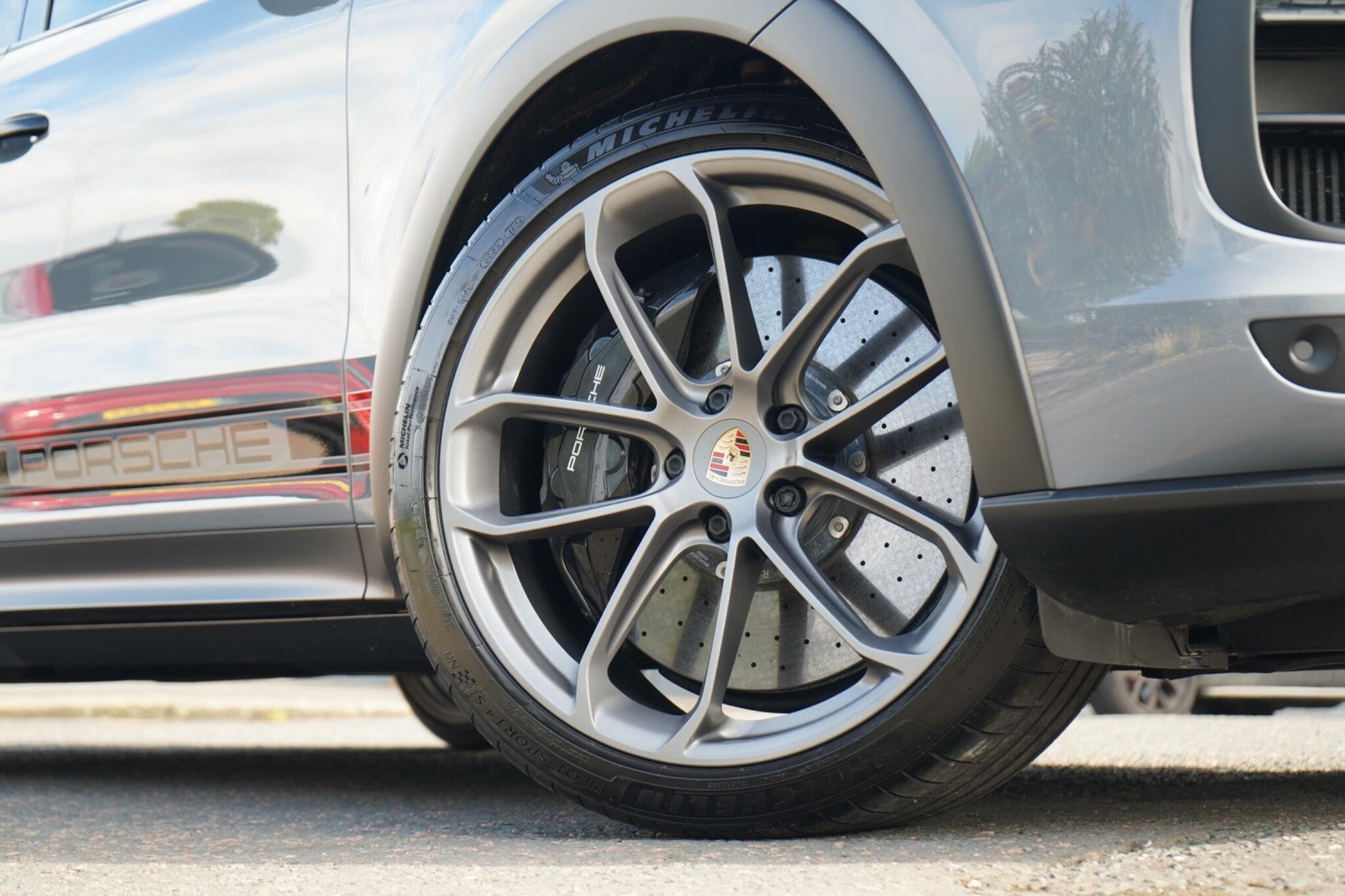 Porsche Cayenne view 44