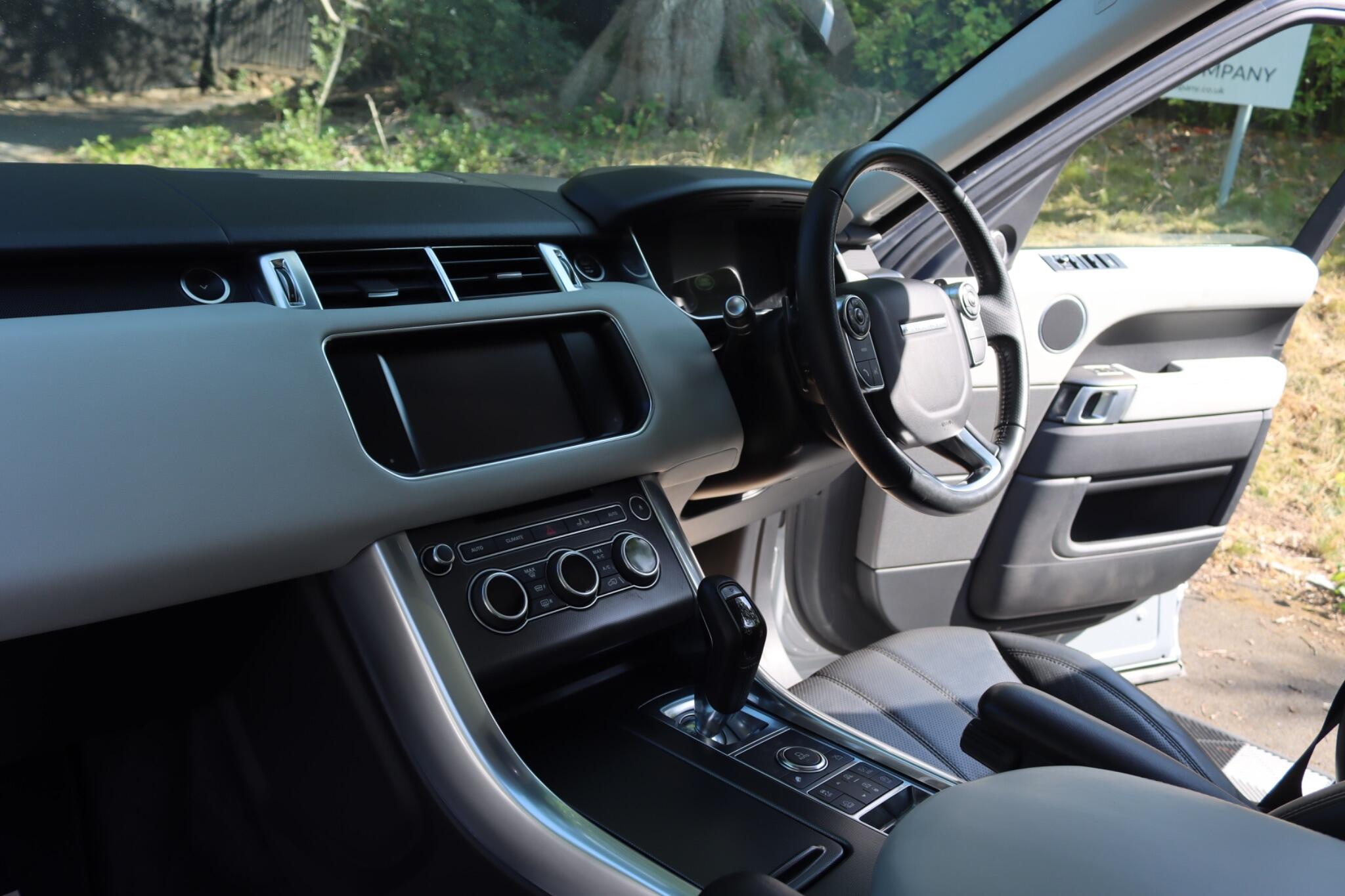 Land Rover Range Rover Sport view 9