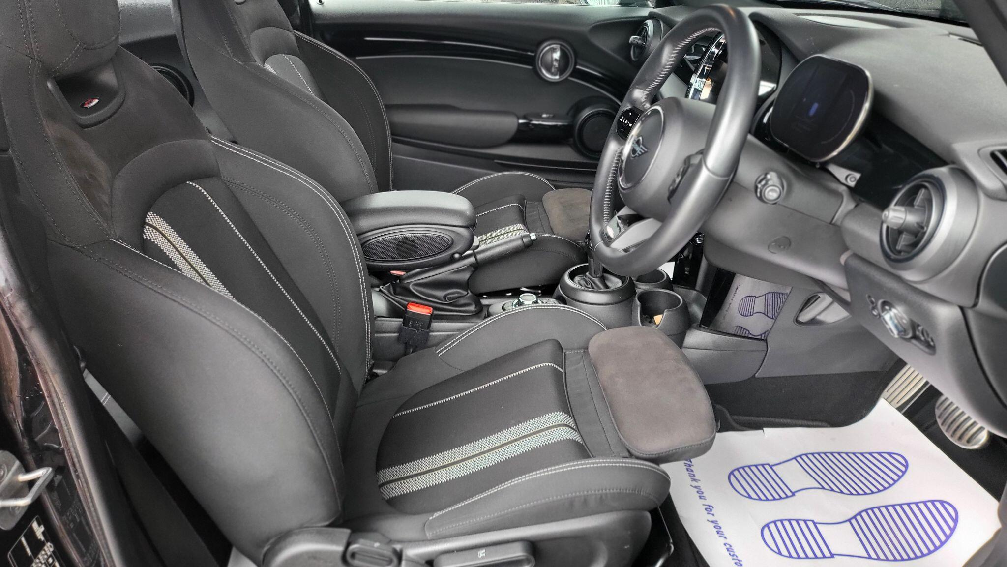 Mini Hatch view 12