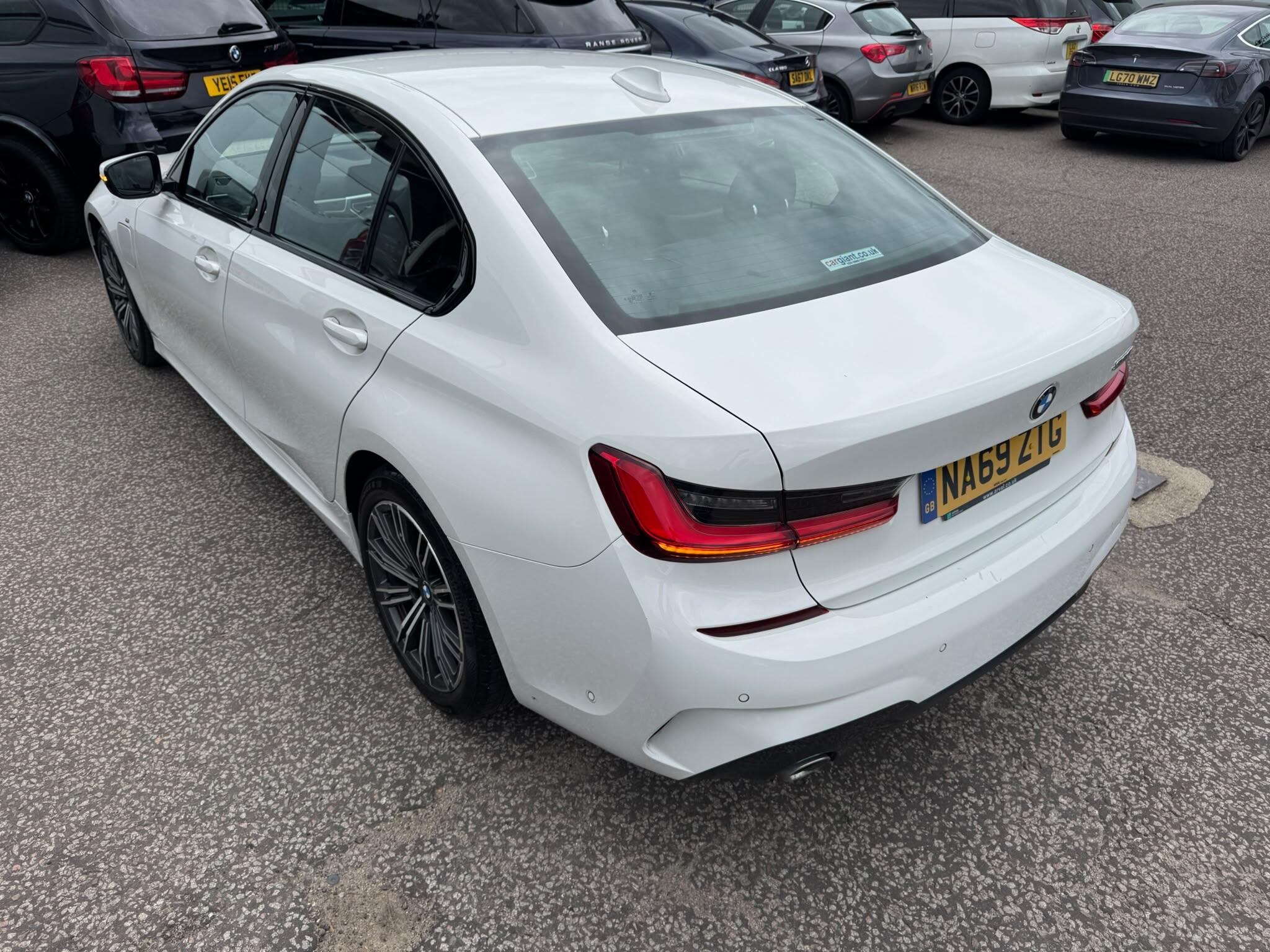 BMW 3 Series view 24