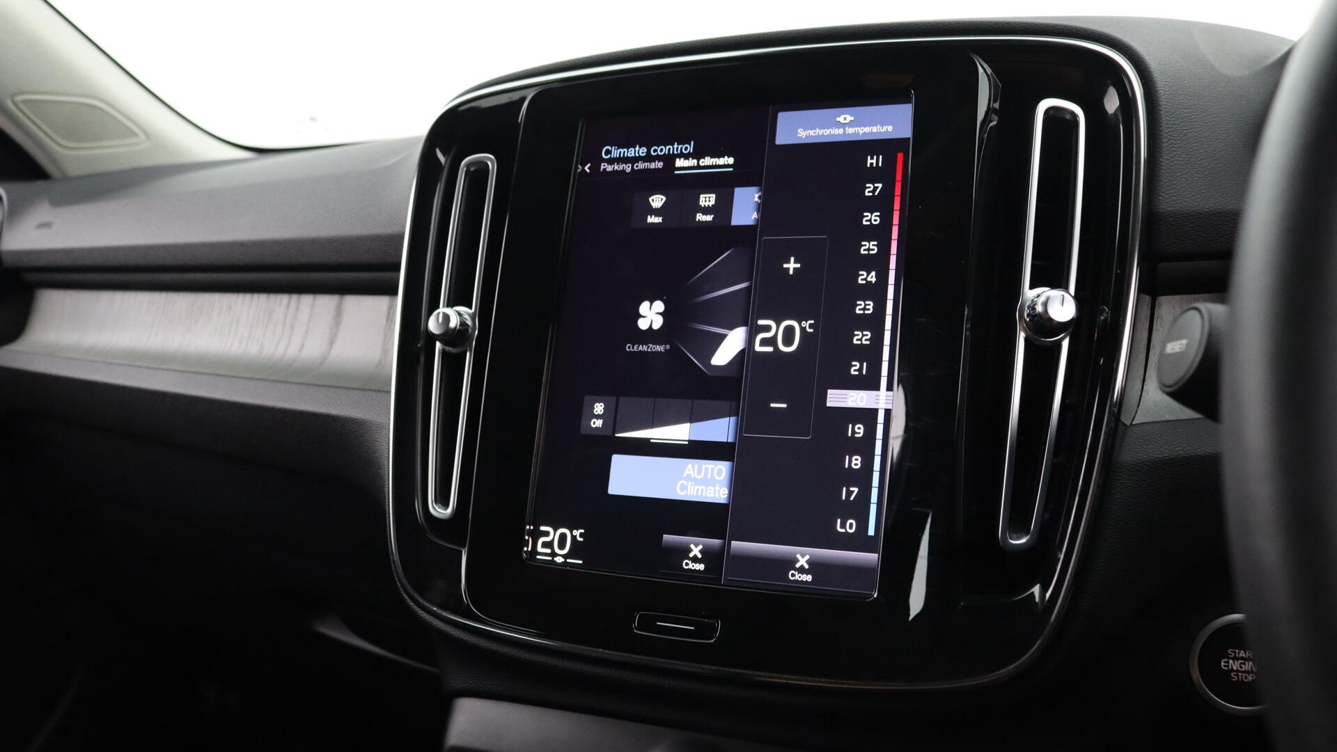Volvo XC40 view 40