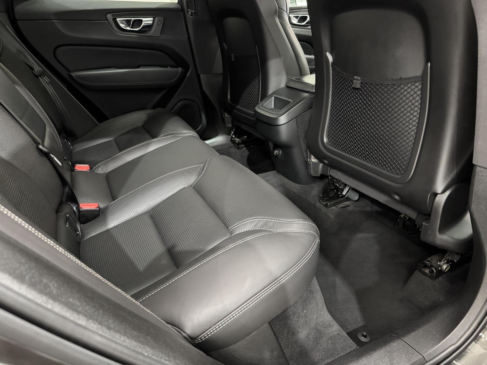 Volvo XC60 view 45