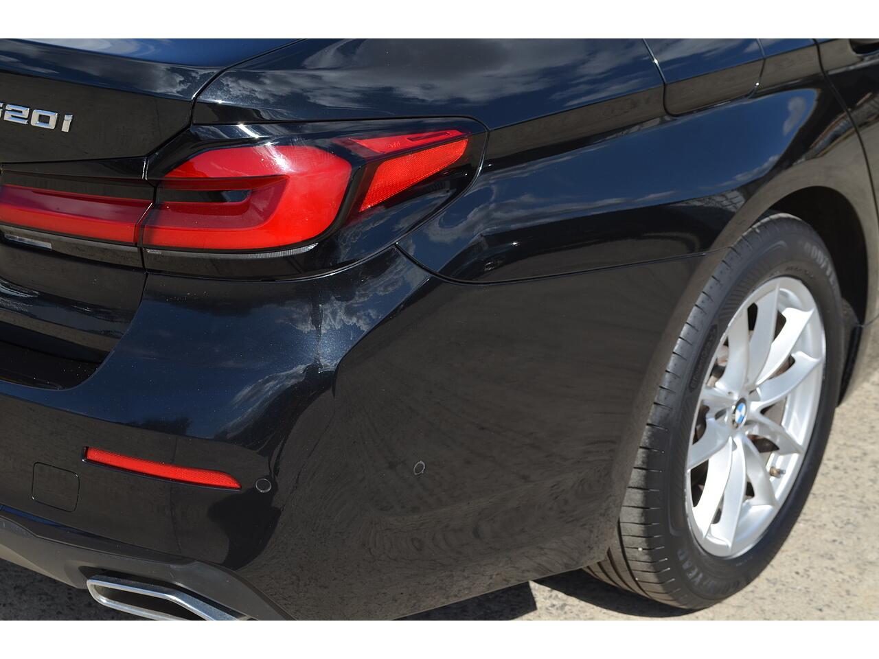 BMW 5 Series view 29