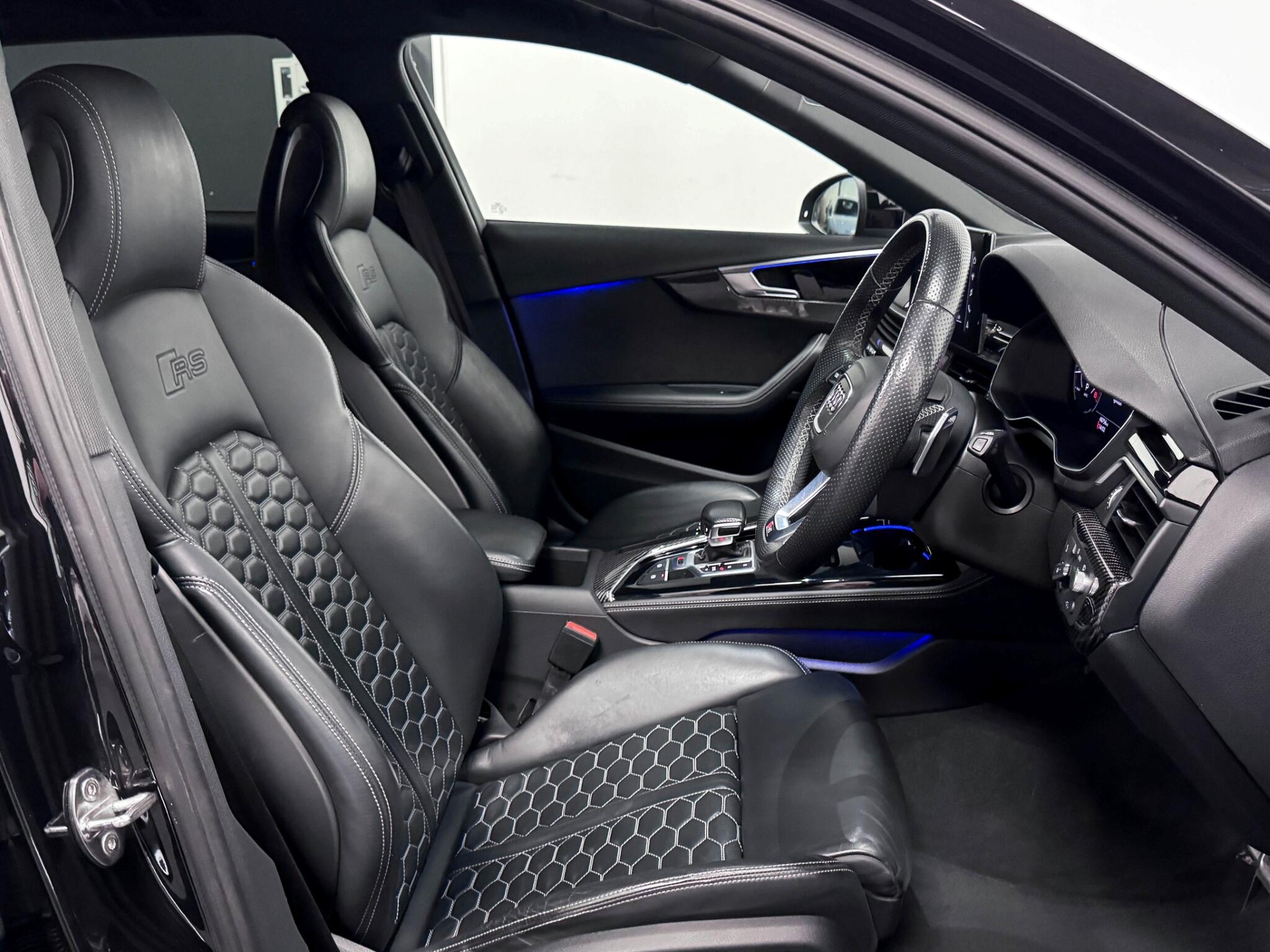 Audi RS4 Avant view 38