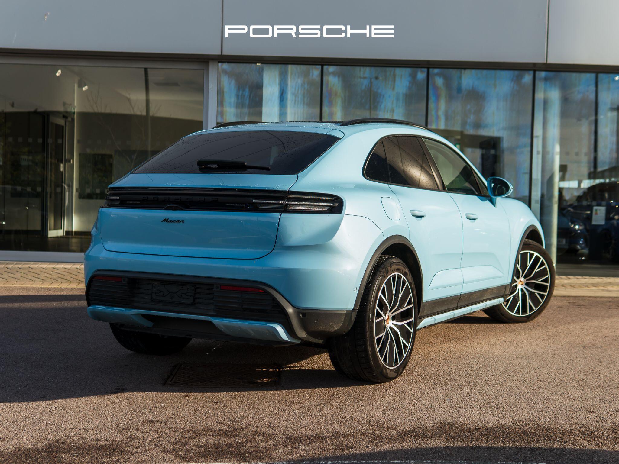 Porsche Macan view 31