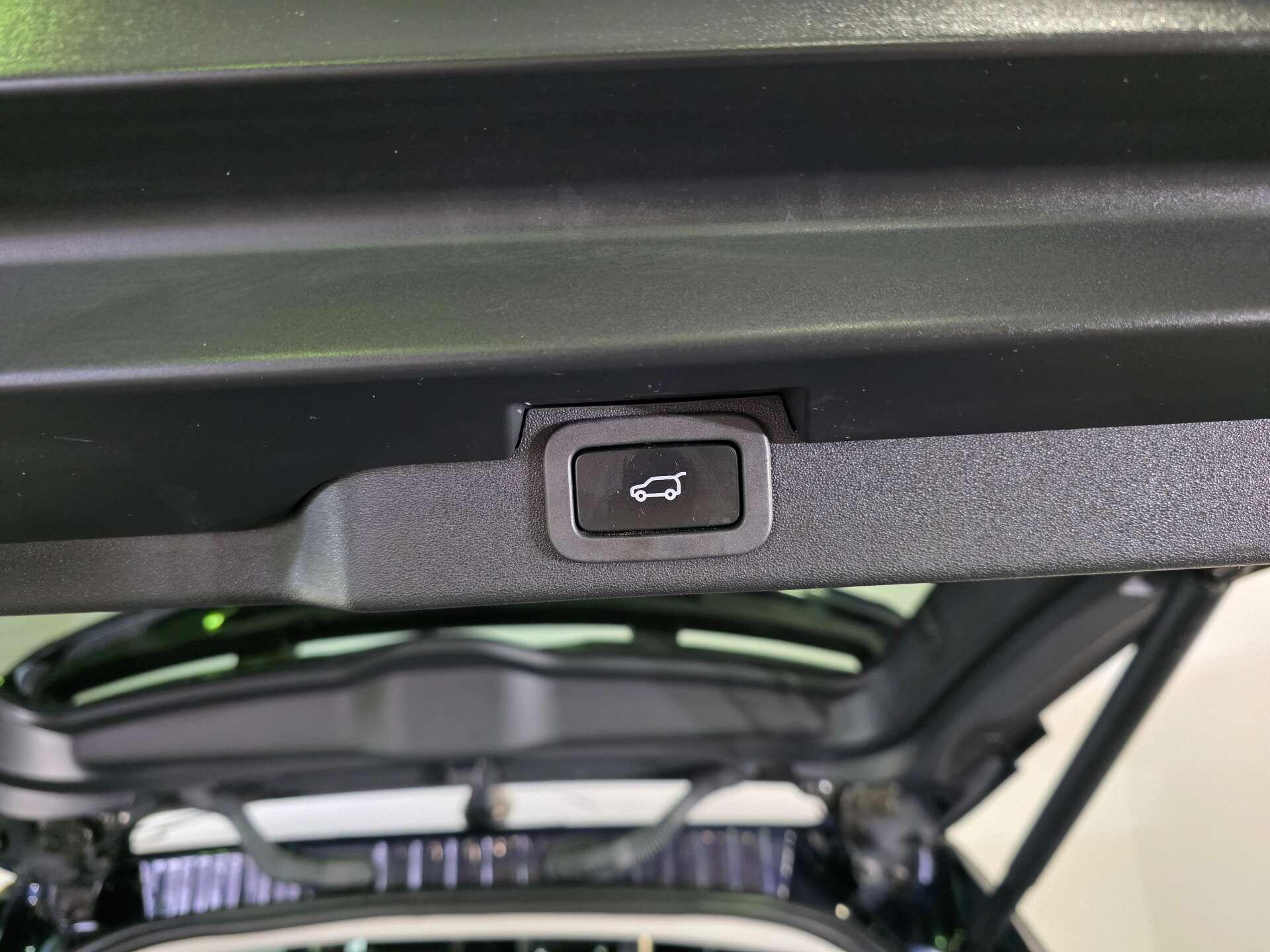 Land Rover Discovery view 19