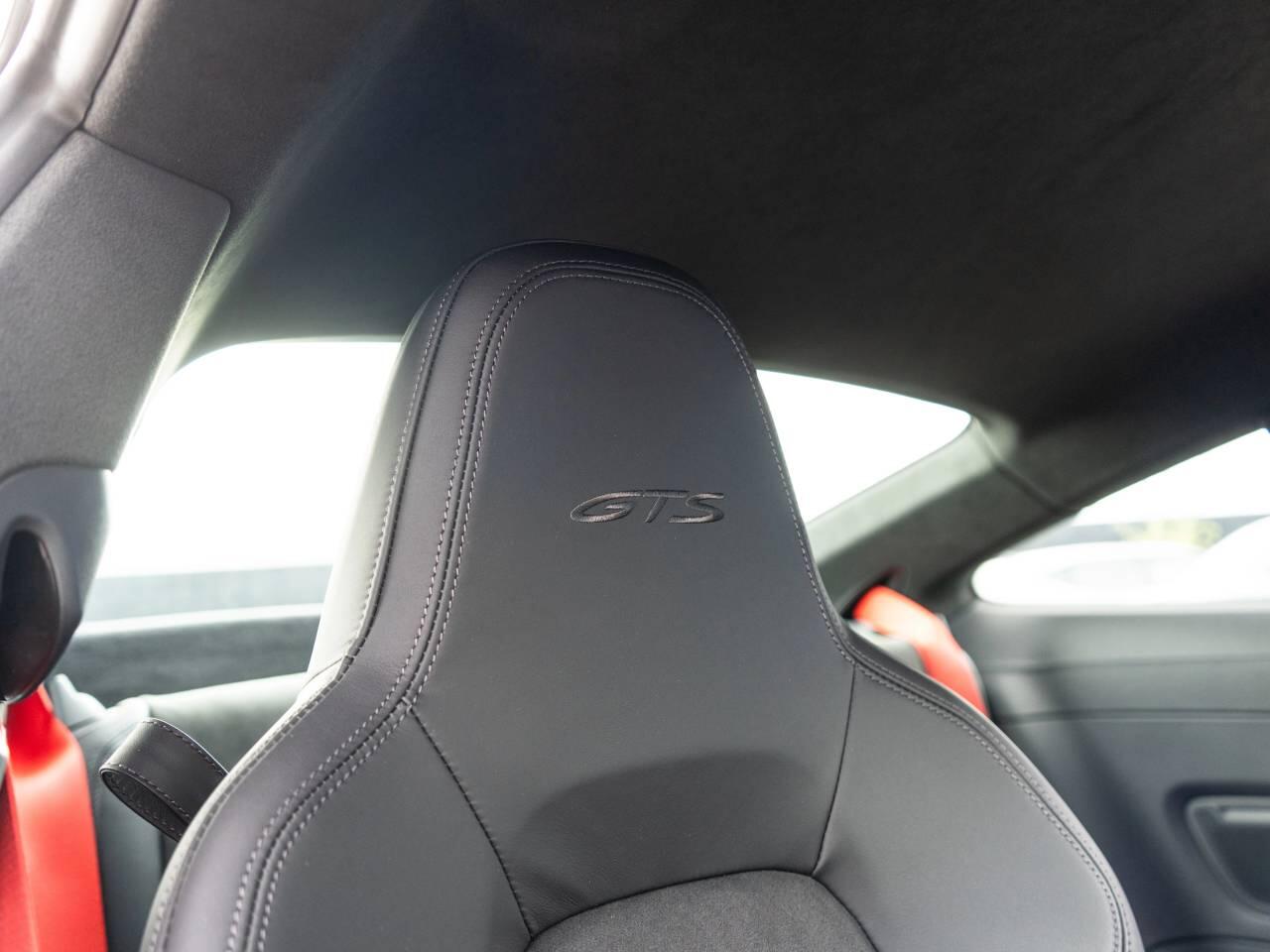 Porsche 911 view 44