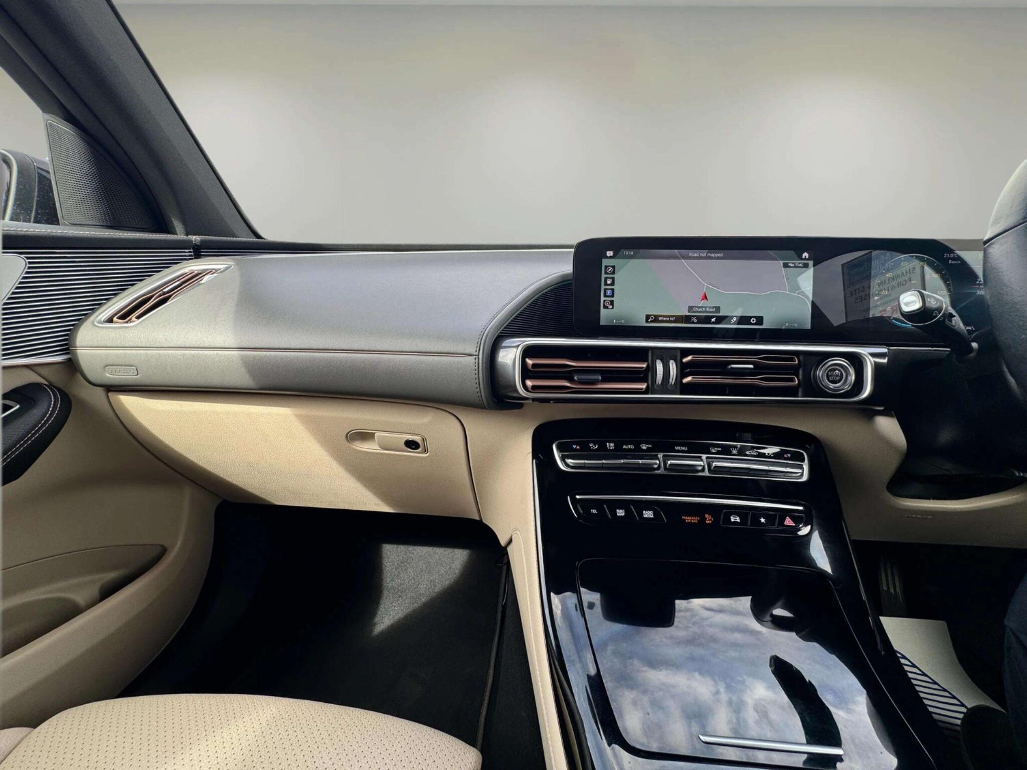 Mercedes-Benz EQC view 29