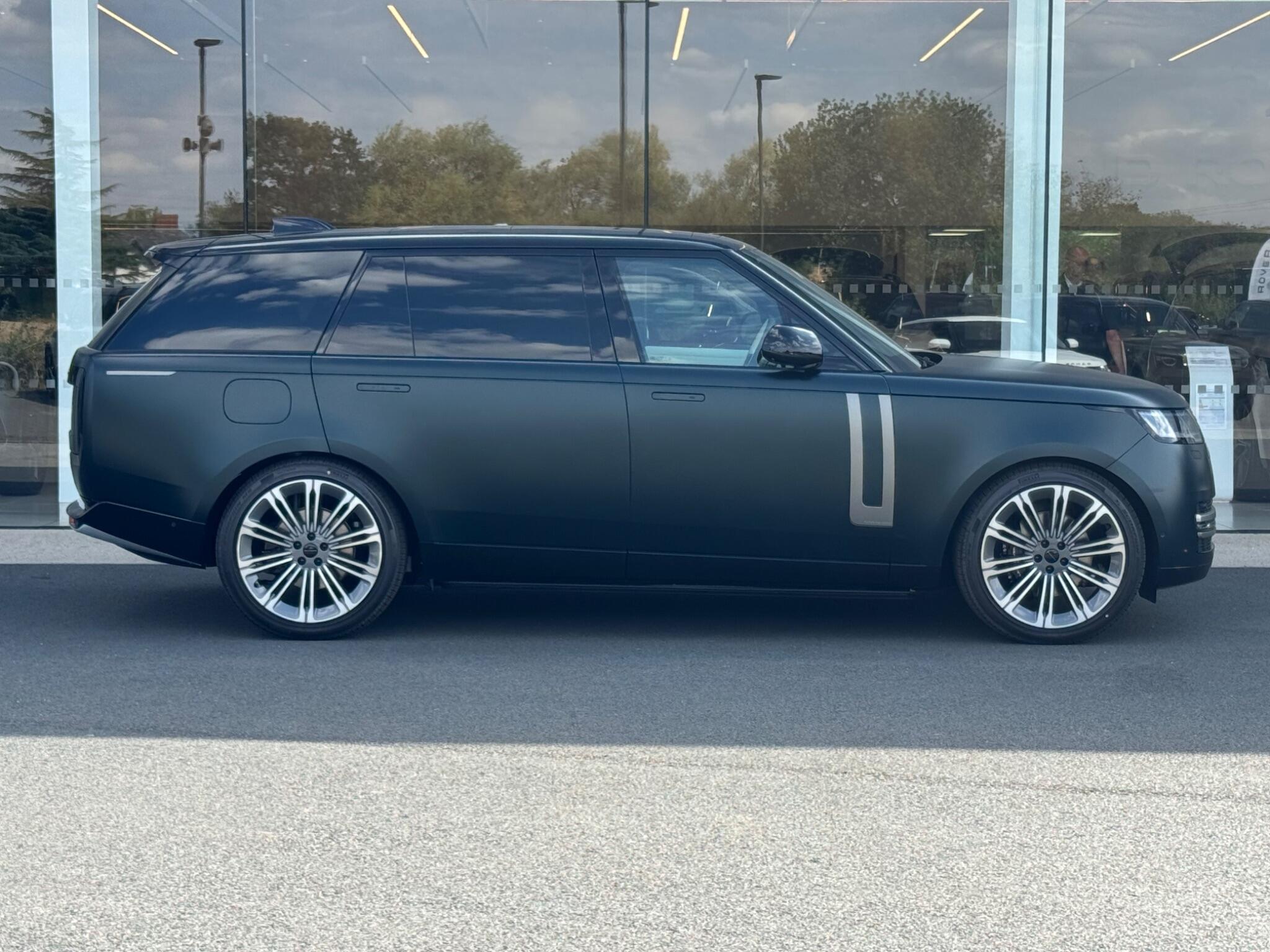 Land Rover Range Rover view 5