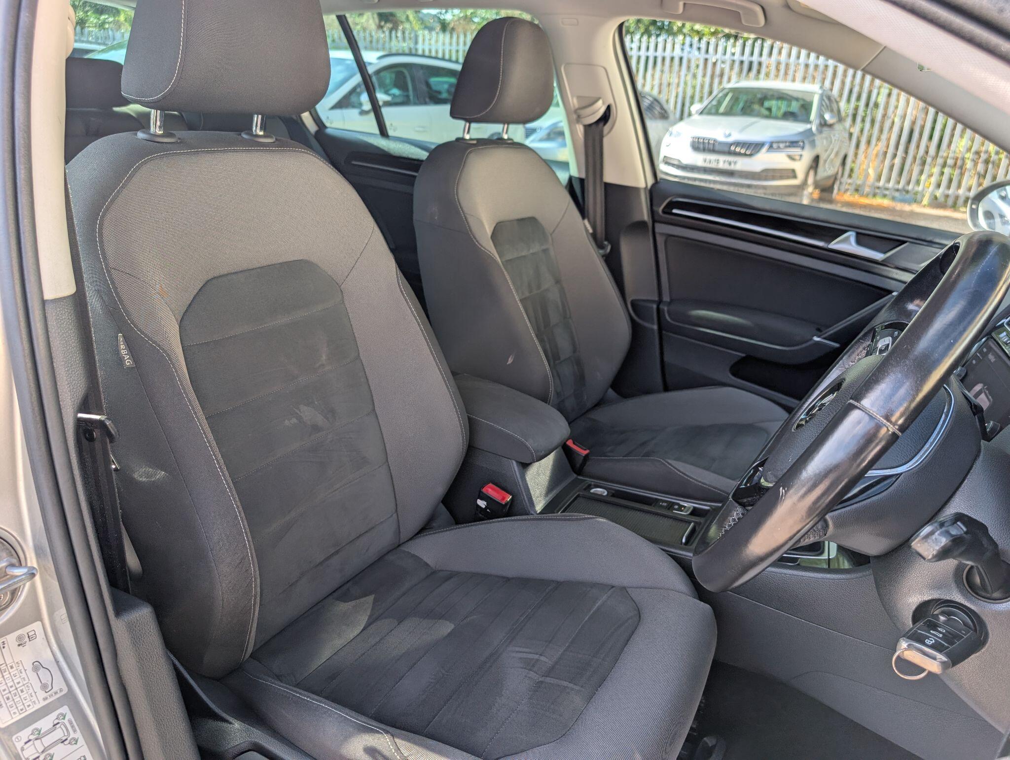 Volkswagen Golf view 19