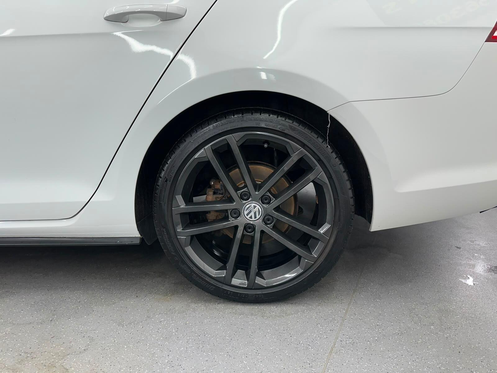 Volkswagen Golf view 16