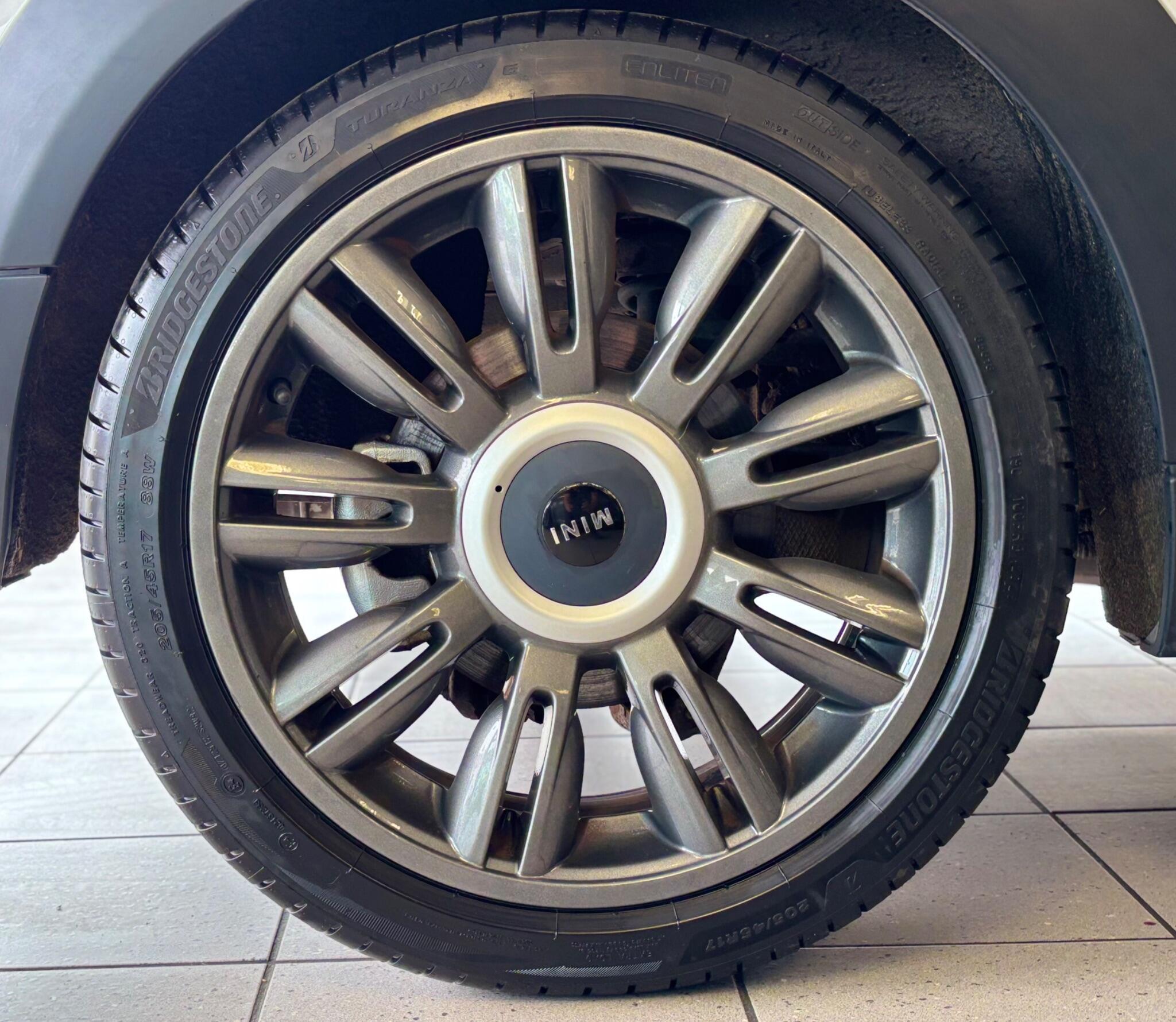 Mini Convertible view 20