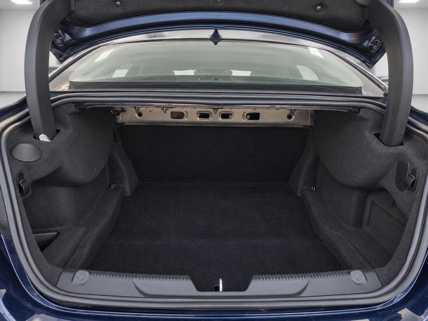 Jaguar Xe view 32