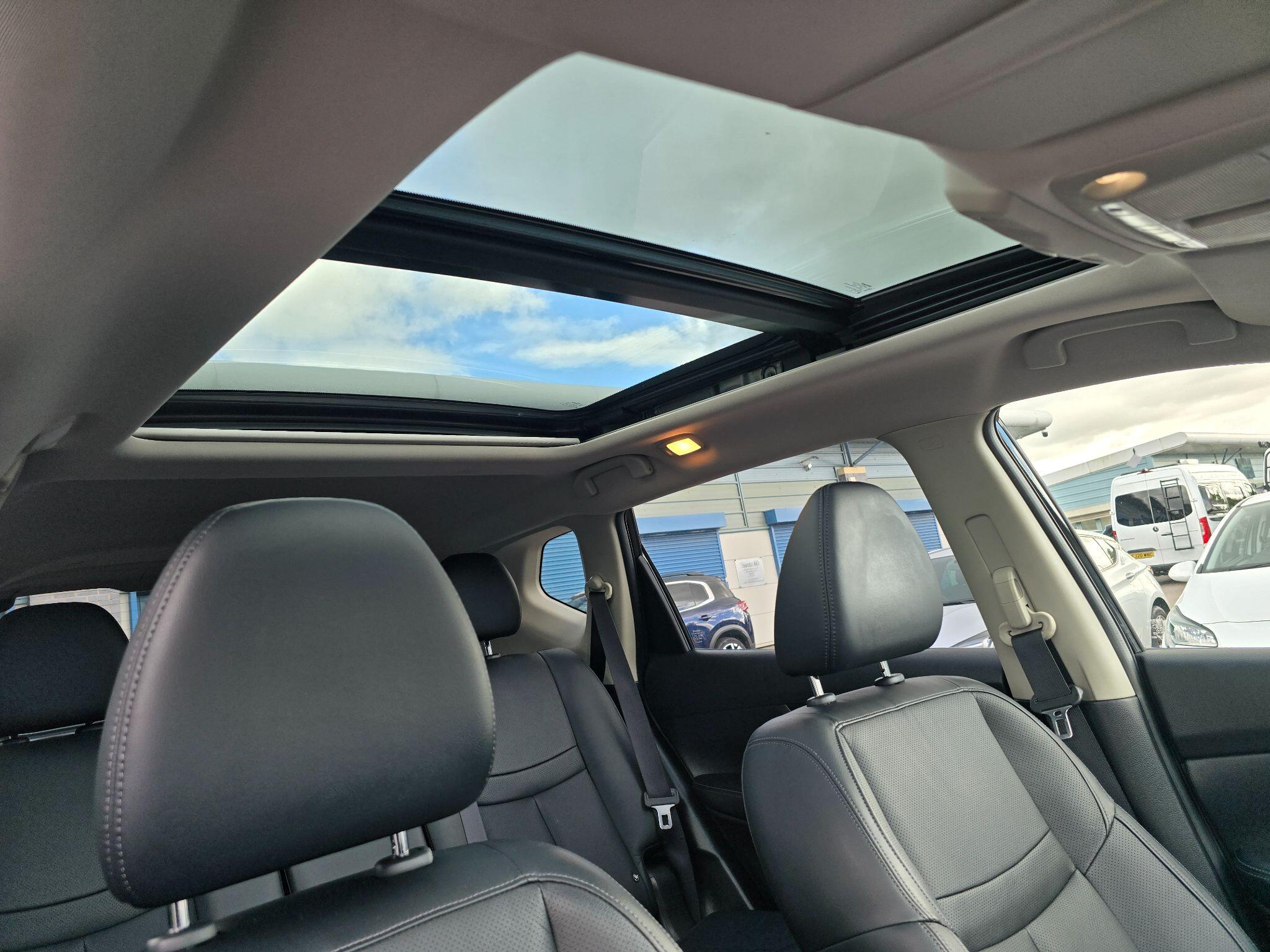 Nissan X-Trail view 2