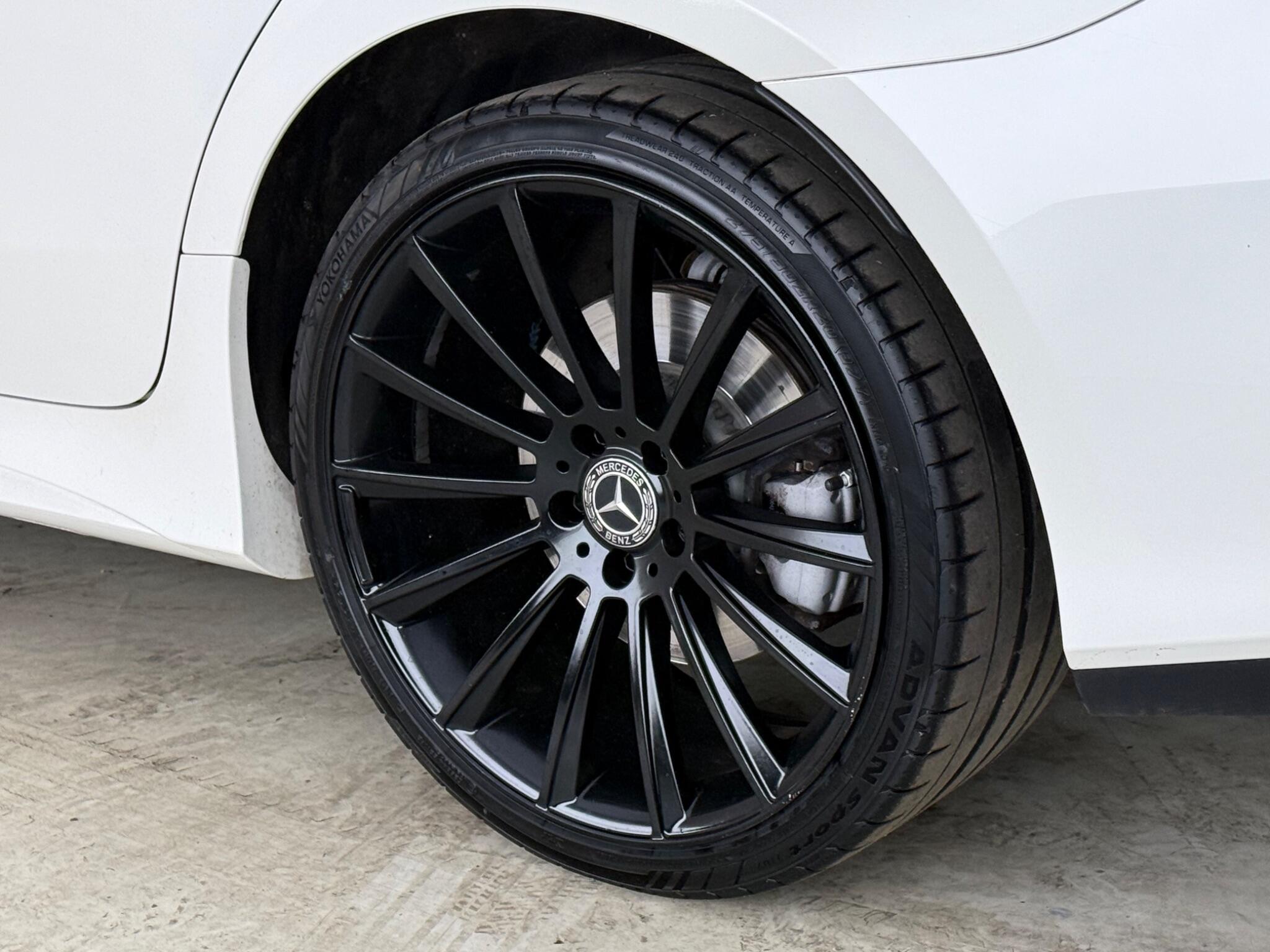 Mercedes-Benz CLS view 9