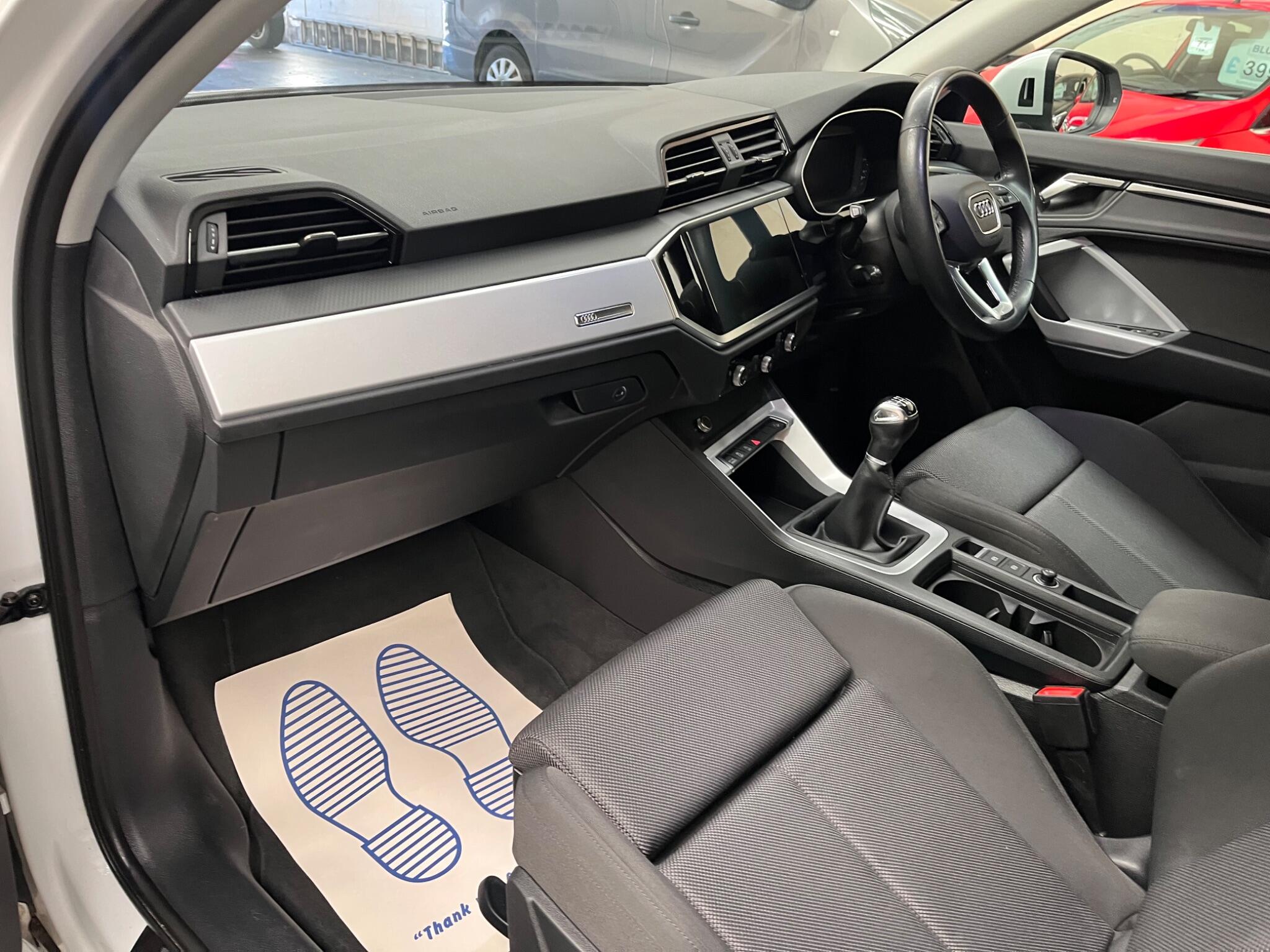 Audi Q3 view 40