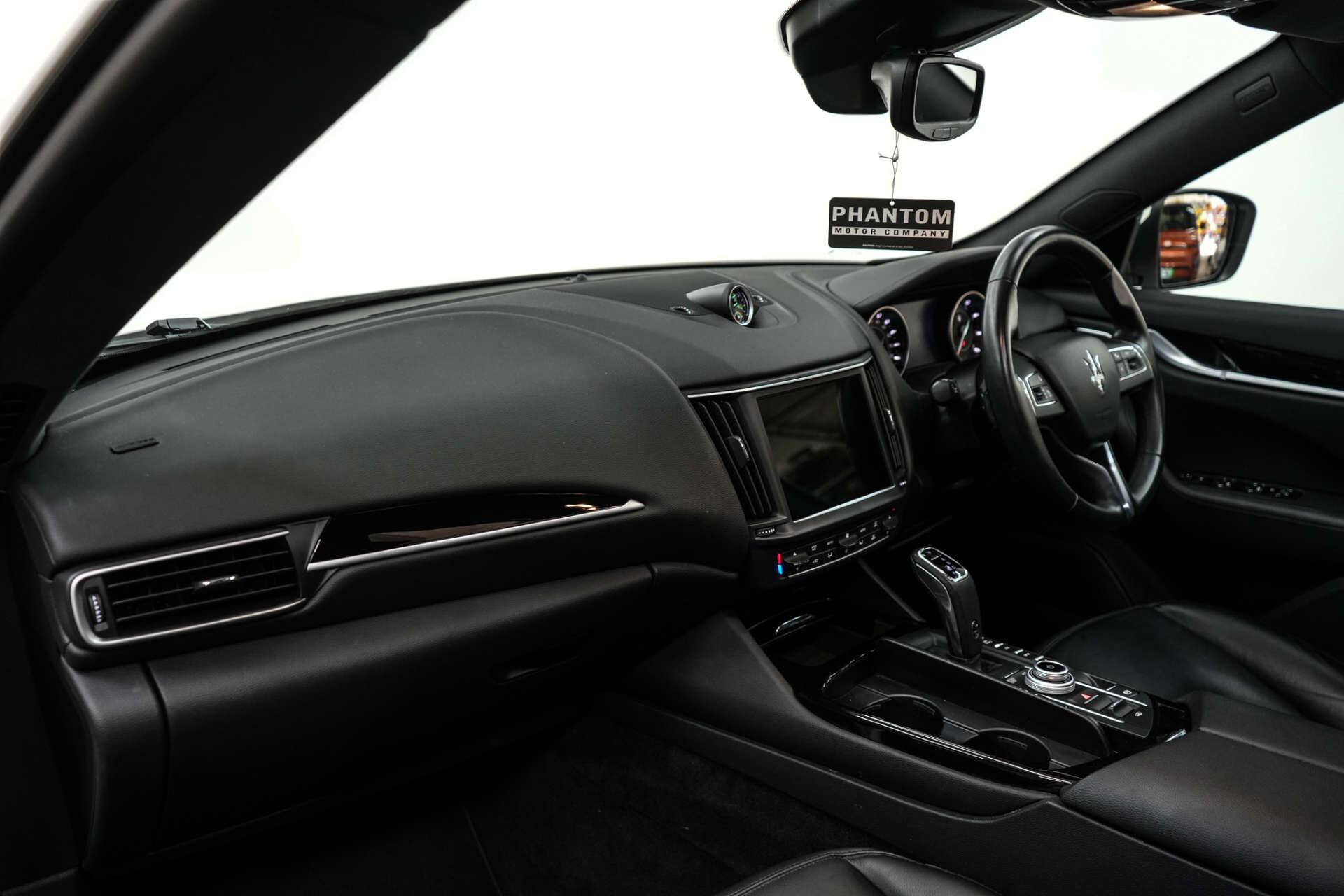 Maserati Levante view 15
