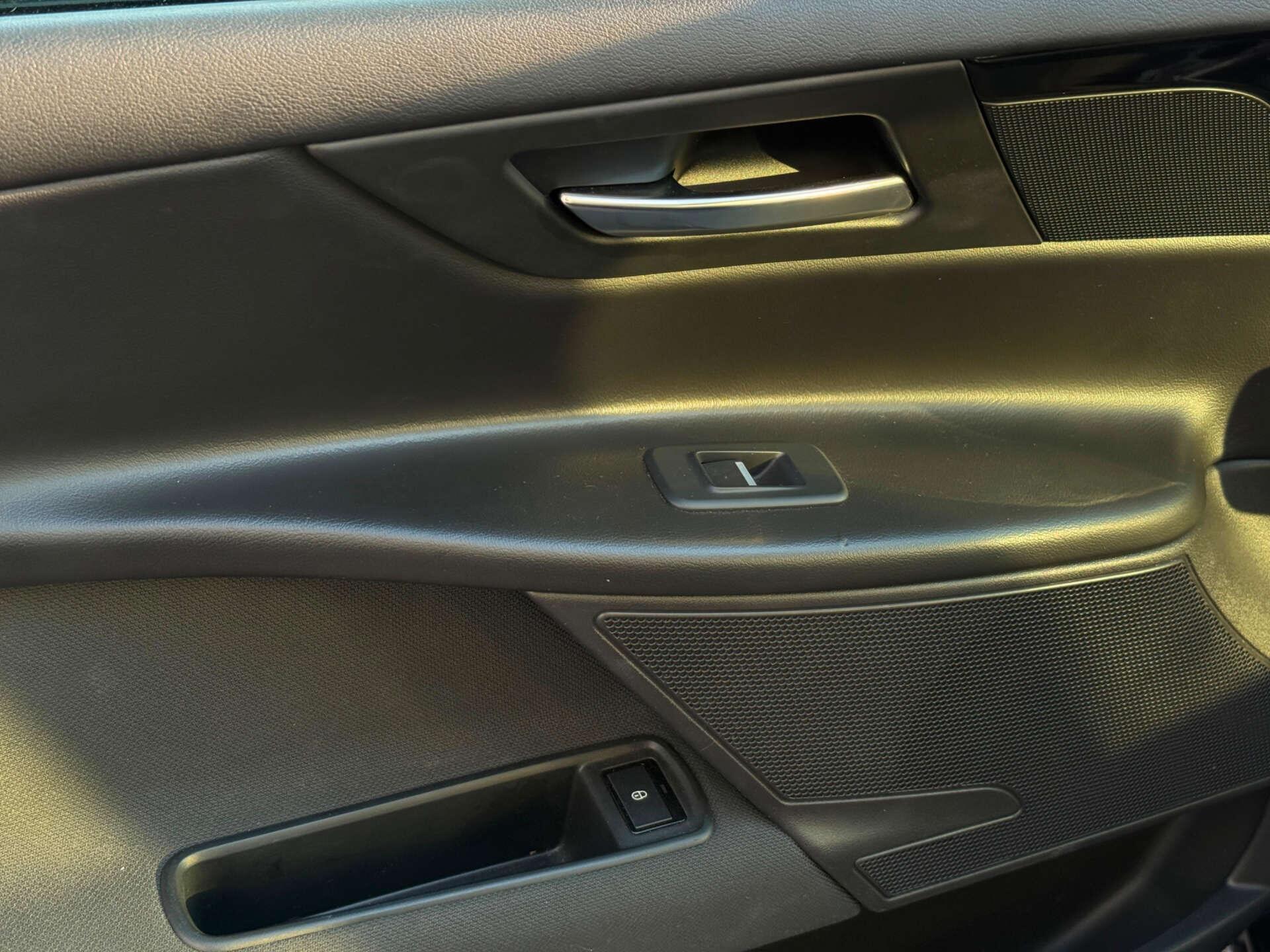 Jaguar Xe view 45