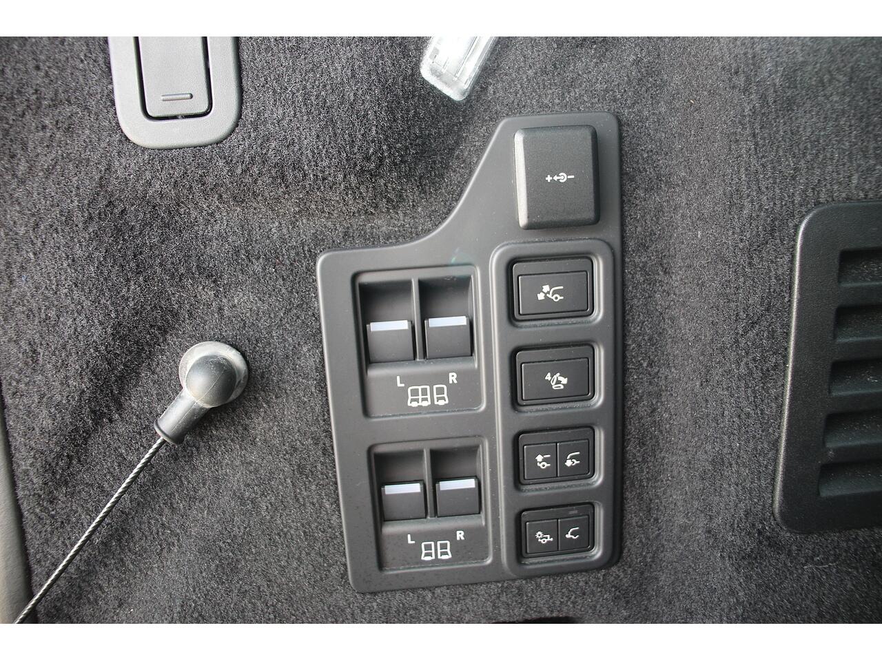 Land Rover Discovery view 75