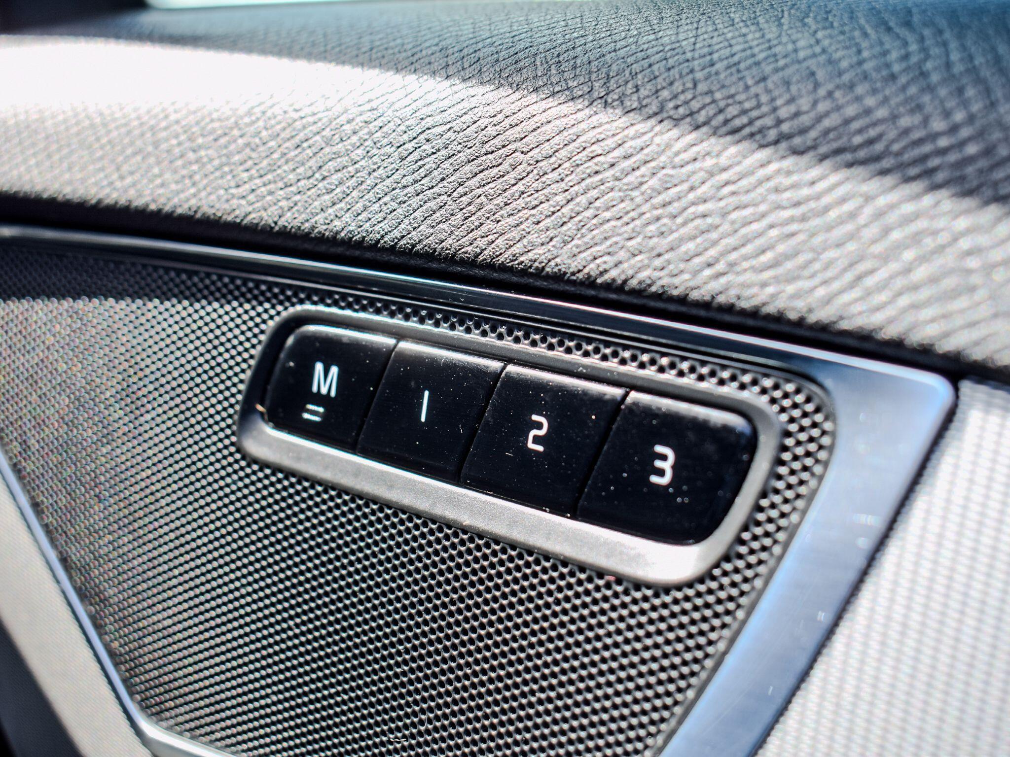 Volvo XC90 view 11