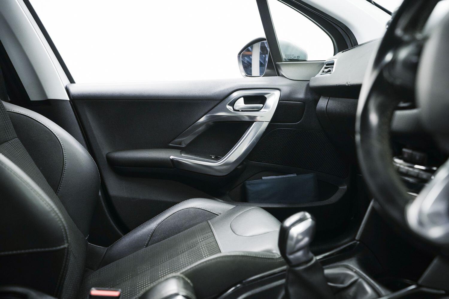 Peugeot 2008 view 17