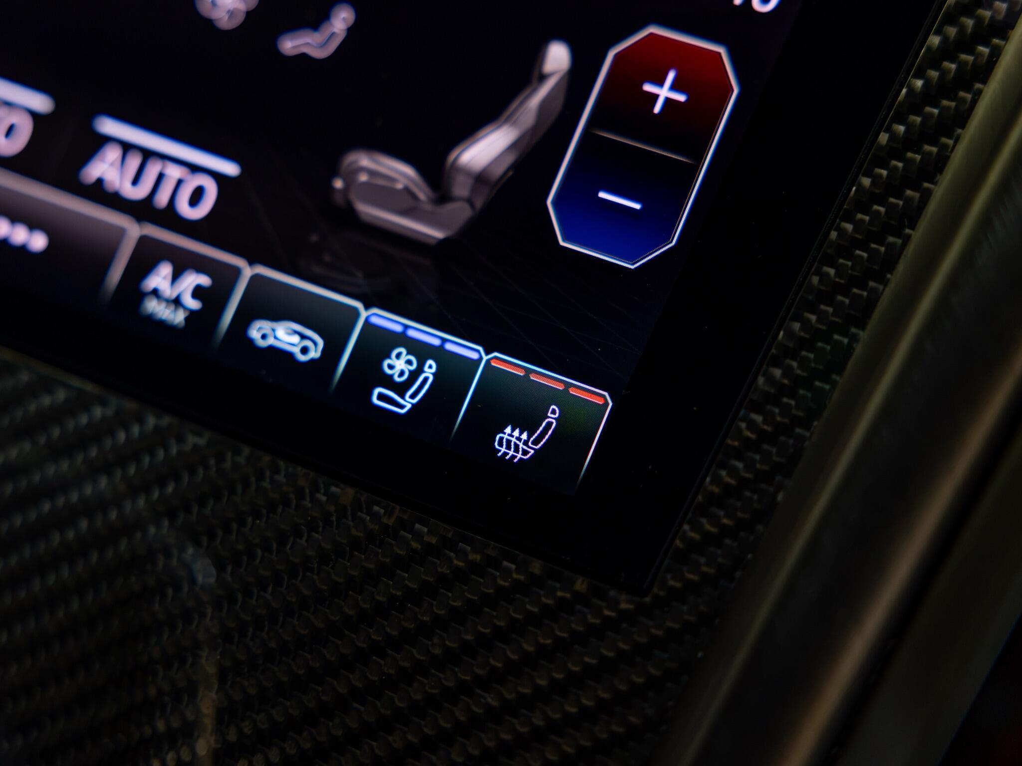 Lamborghini Urus view 5