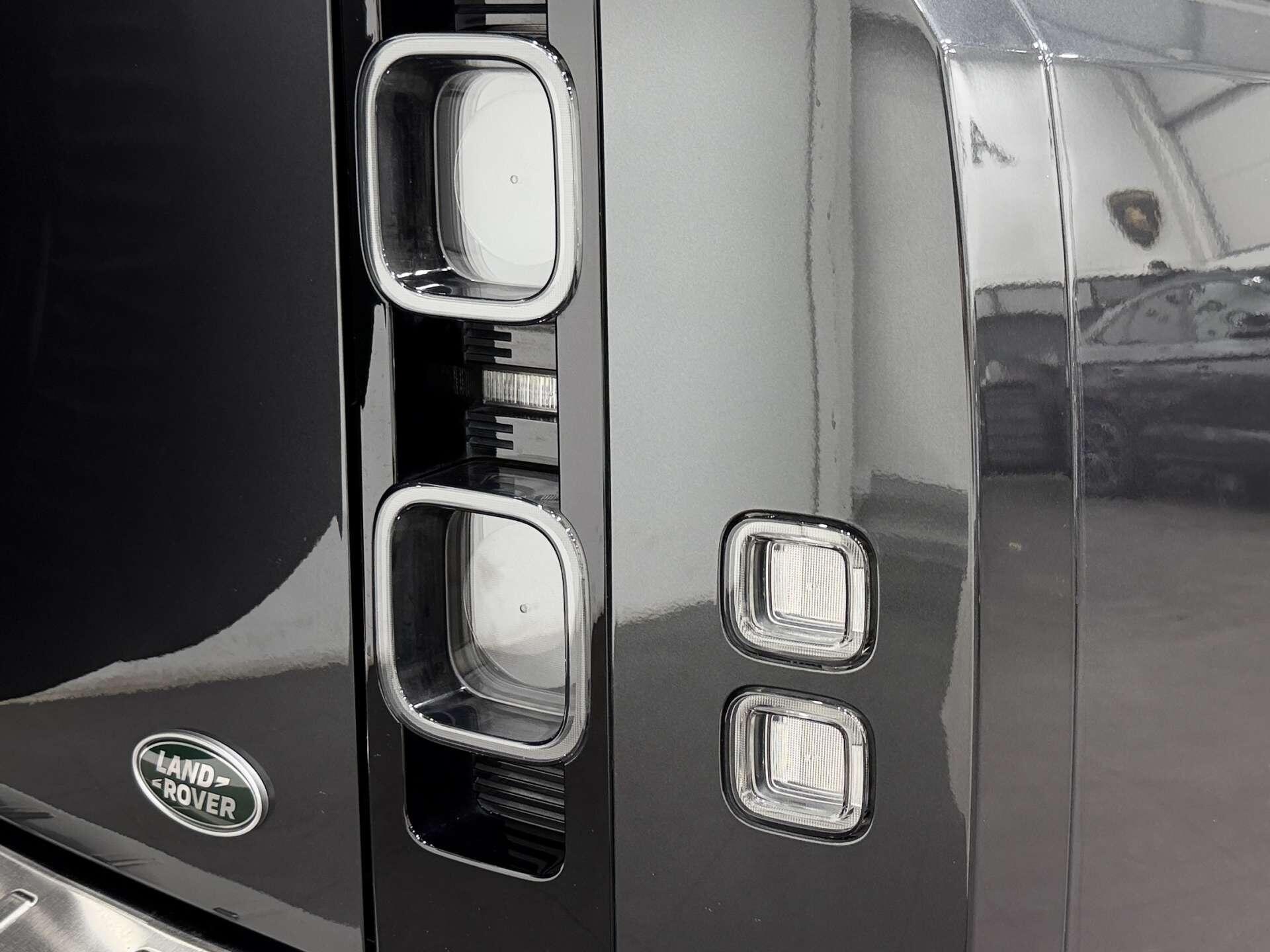 Land Rover Defender view 30