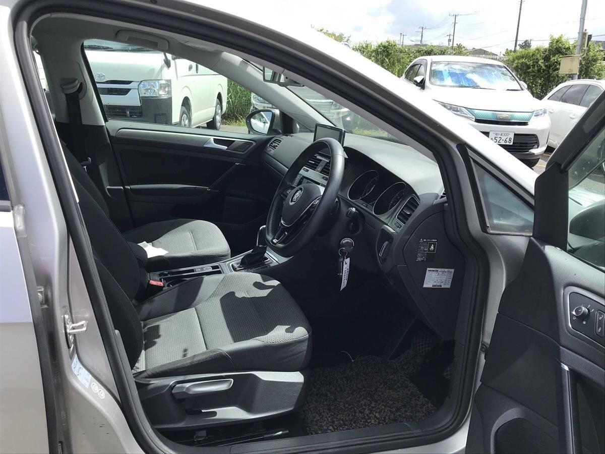 Volkswagen Golf view 2