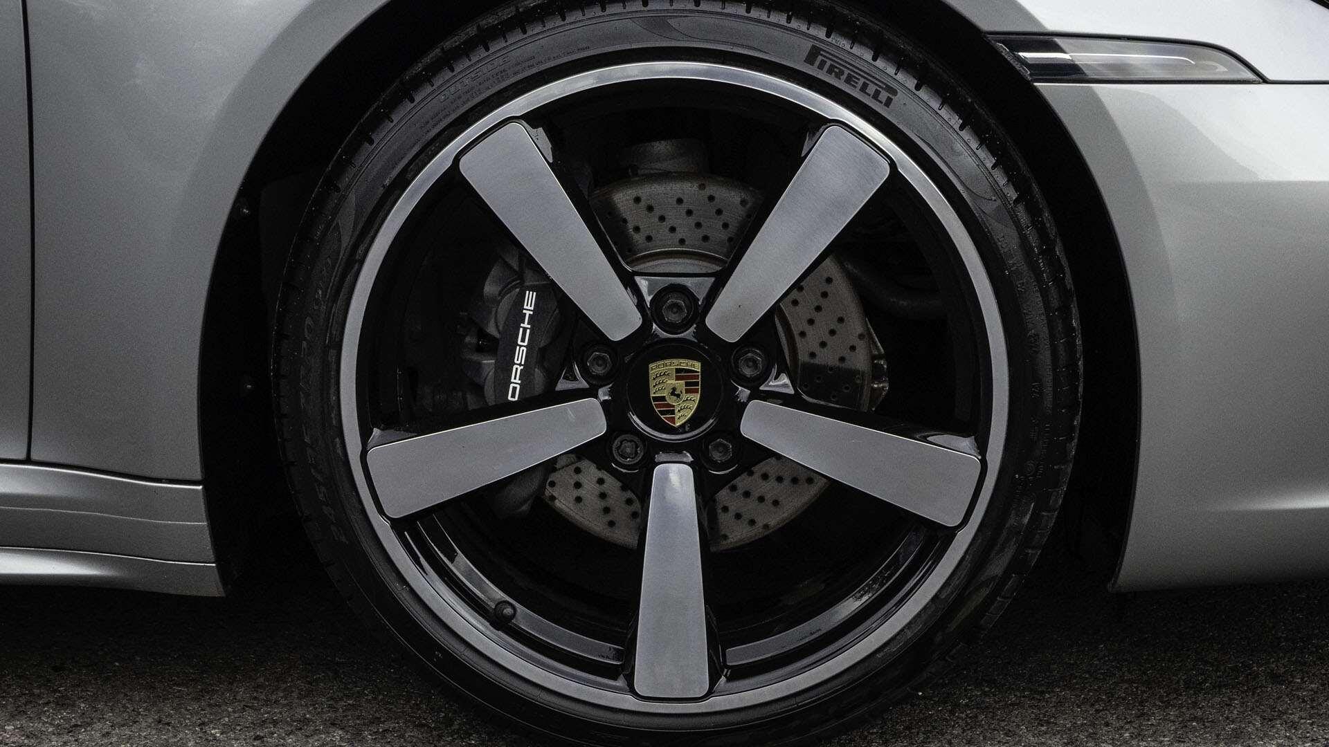 Porsche 911 view 12