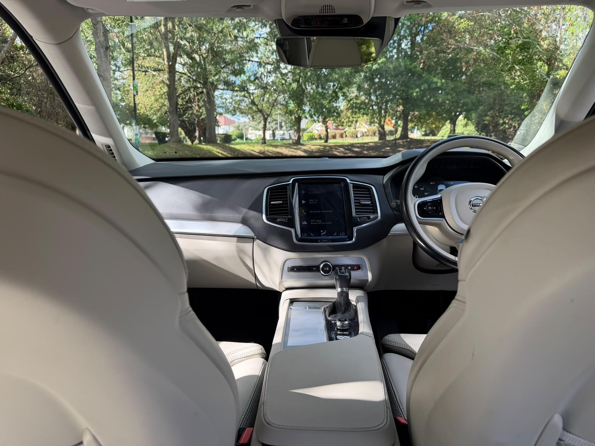 Volvo XC90 view 22