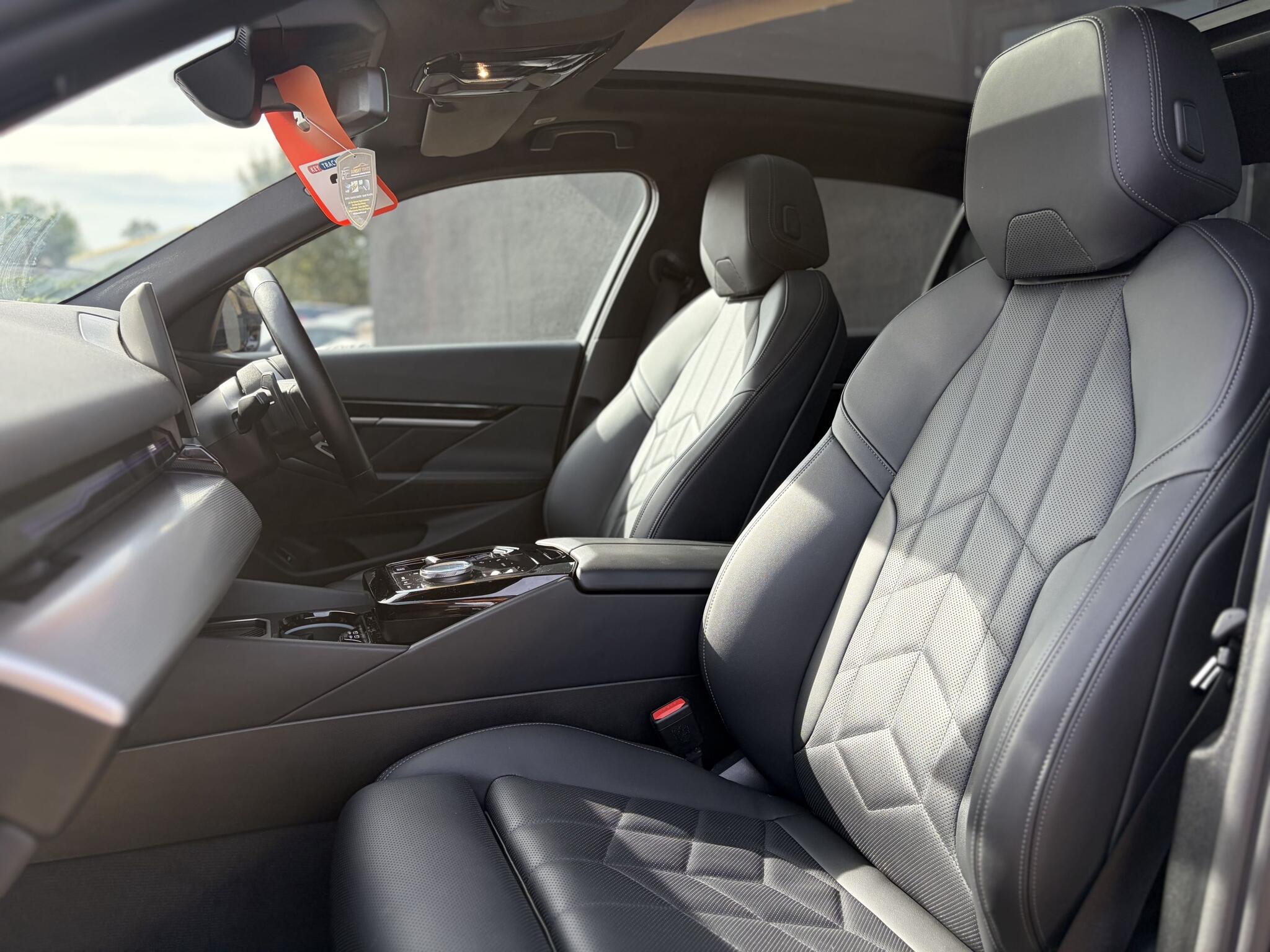 BMW 5 Series view 22